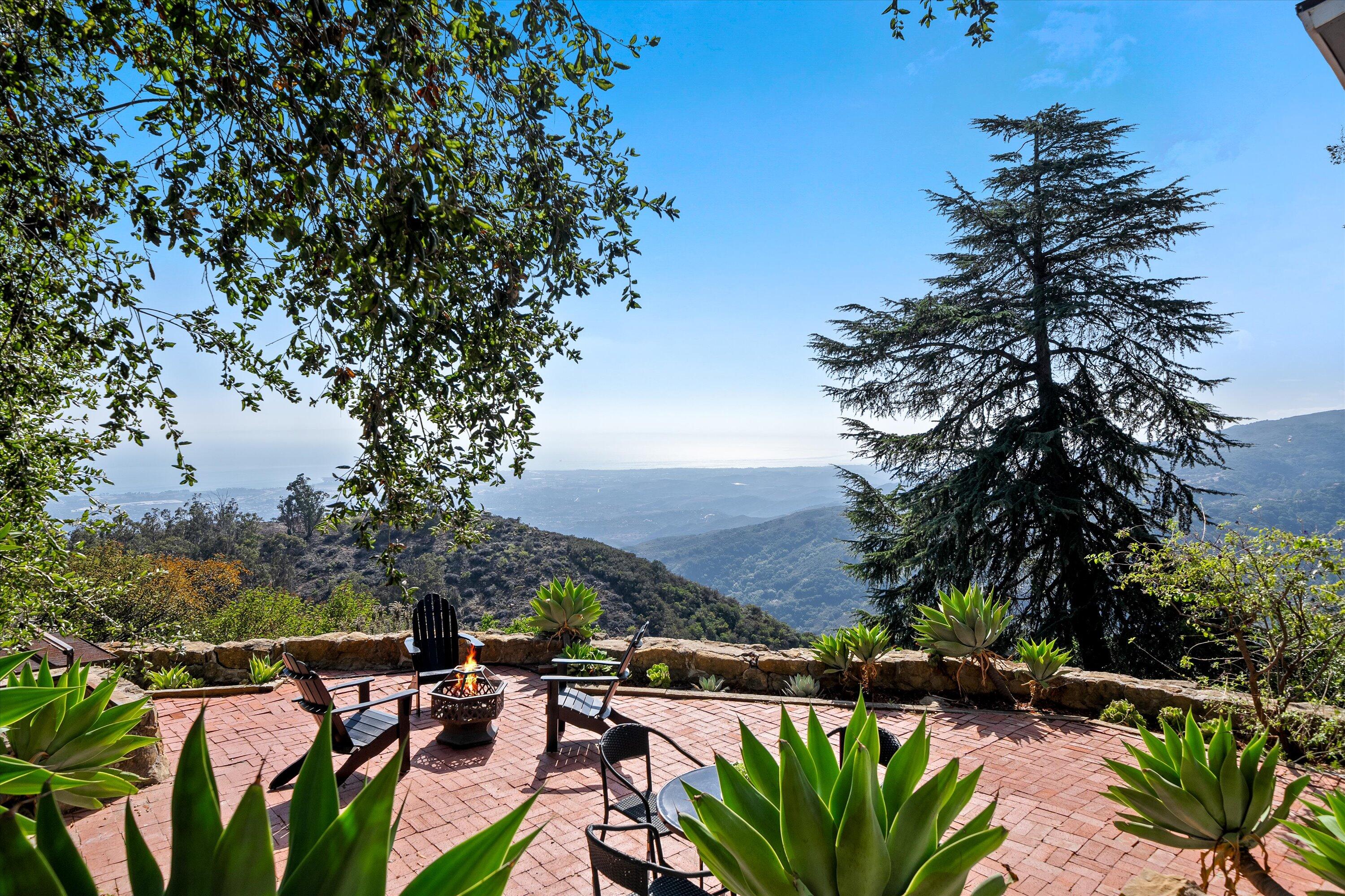 Santa Barbara, California 93105, United States, 3 Bedrooms Bedrooms, ,2 BathroomsBathrooms,Residential,Active,220421