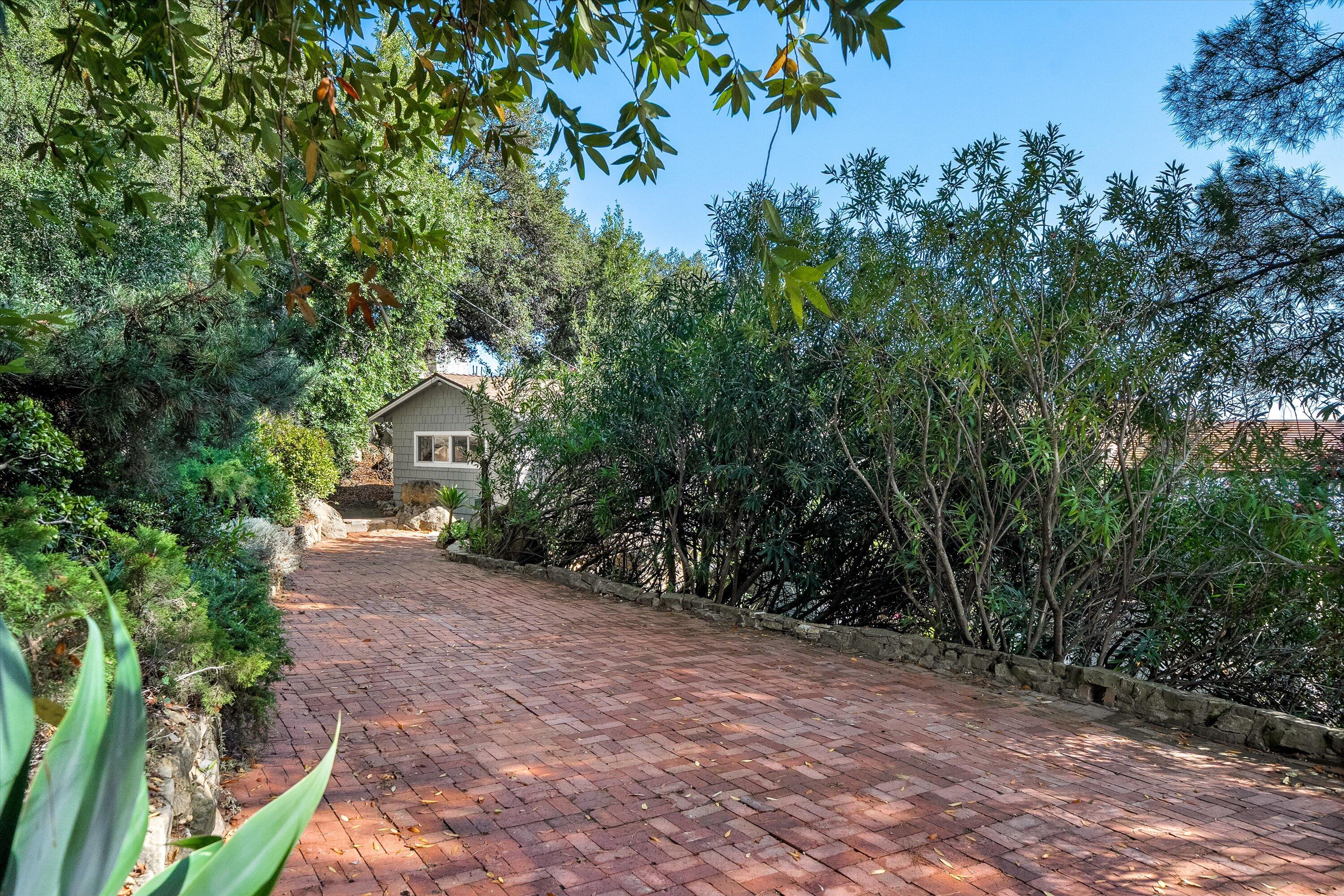 Santa Barbara, California 93105, United States, 3 Bedrooms Bedrooms, ,2 BathroomsBathrooms,Residential,Active,220421