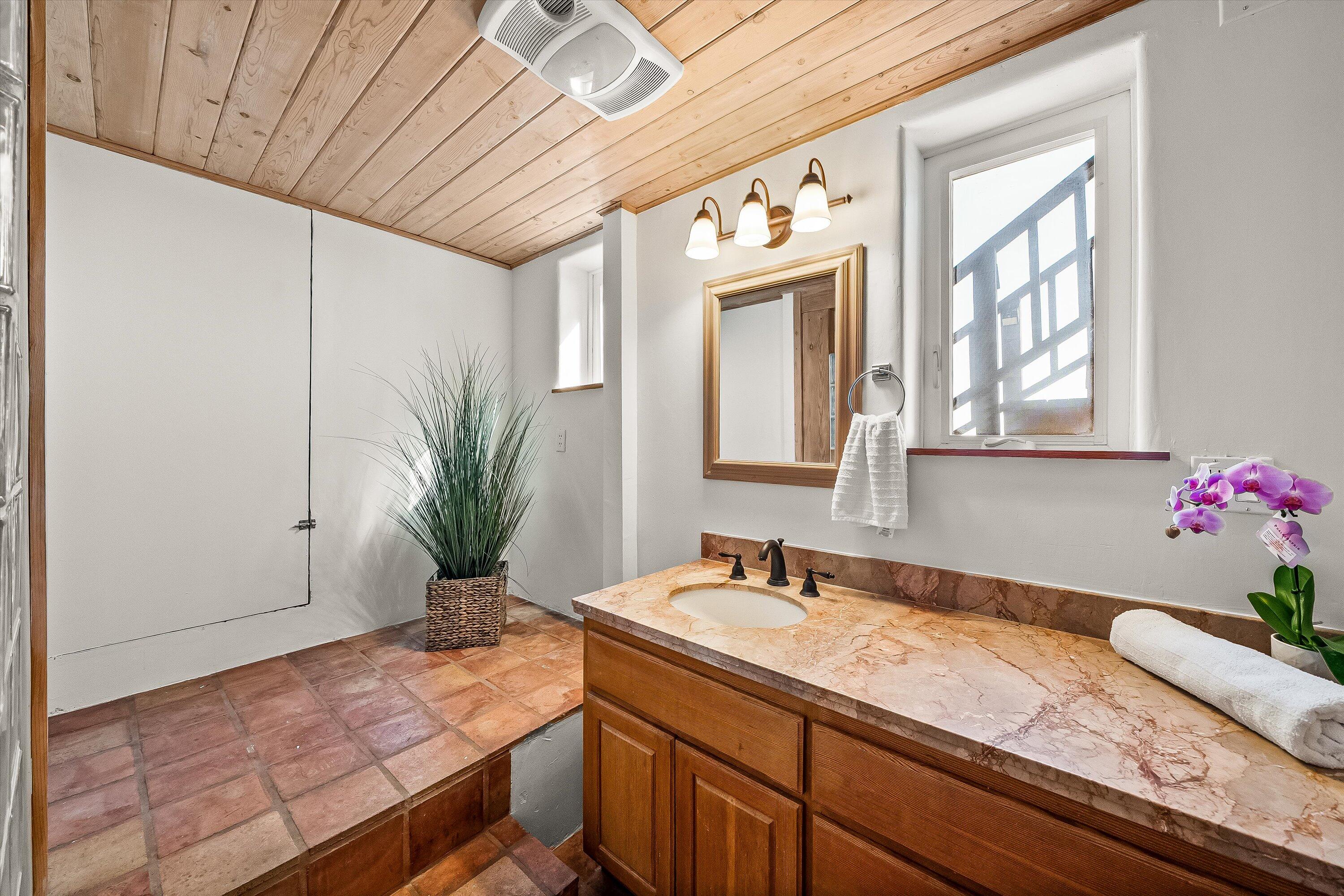 Santa Barbara, California 93105, United States, 3 Bedrooms Bedrooms, ,2 BathroomsBathrooms,Residential,Active,220421