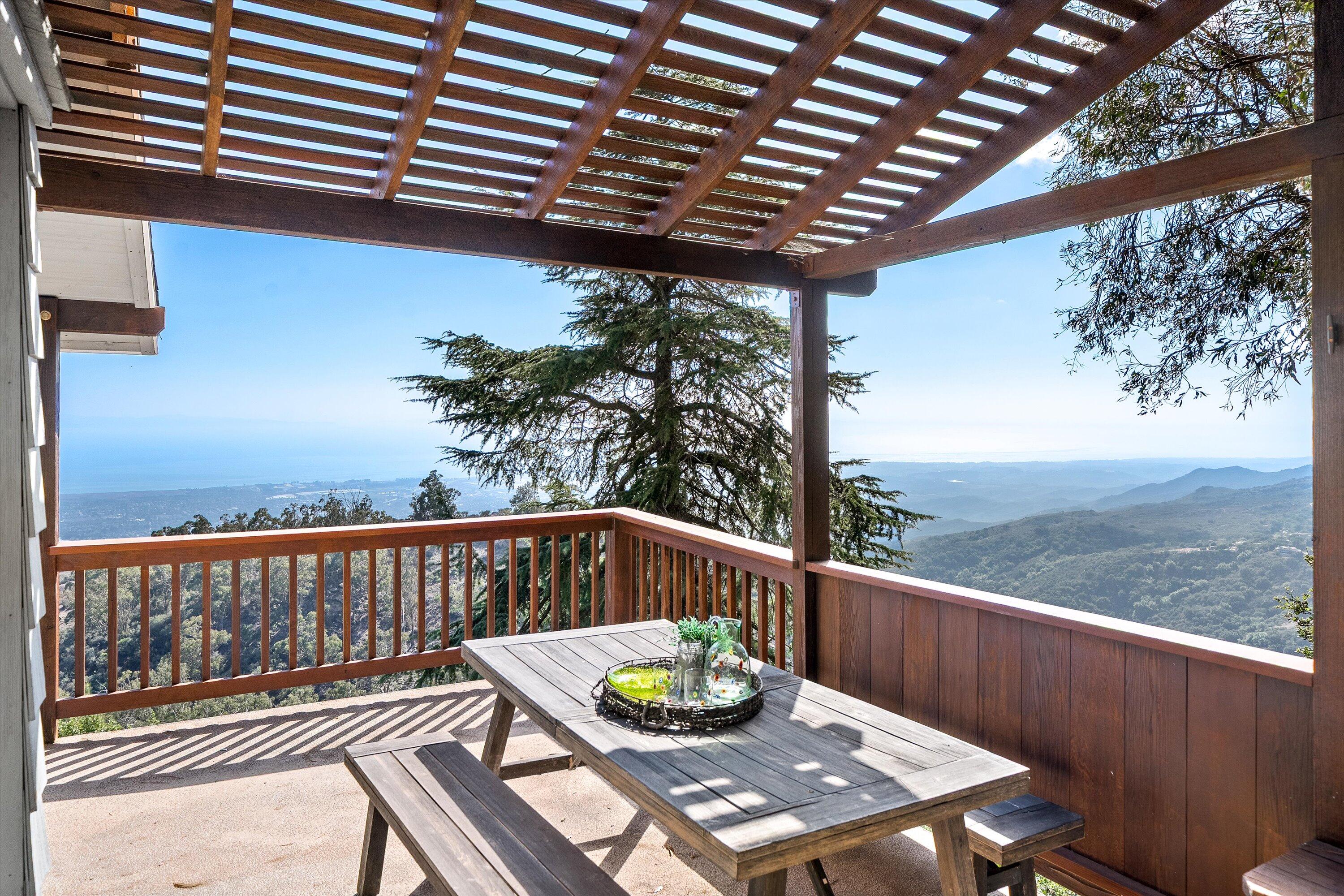 Santa Barbara, California 93105, United States, 3 Bedrooms Bedrooms, ,2 BathroomsBathrooms,Residential,Active,220421