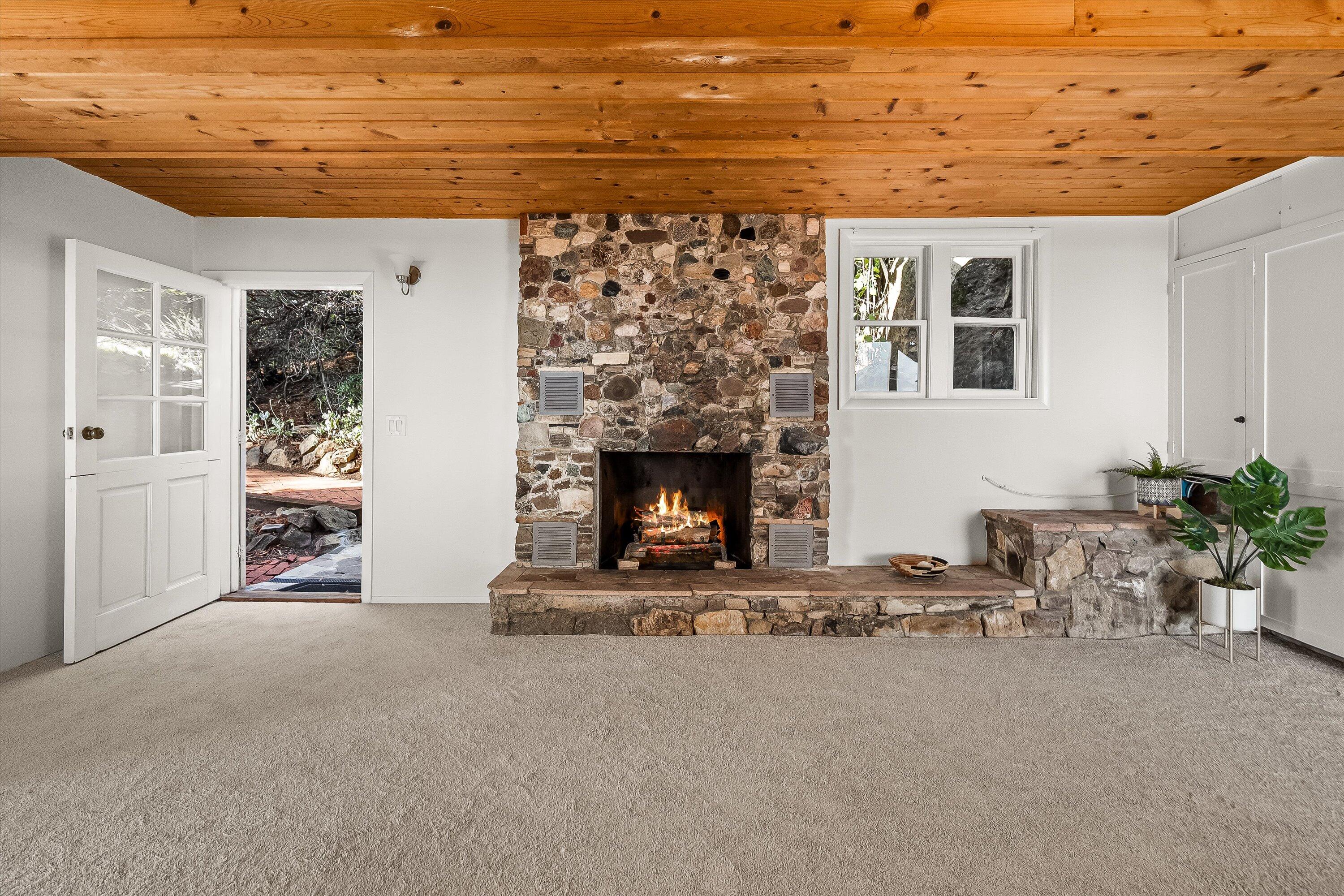 Santa Barbara, California 93105, United States, 3 Bedrooms Bedrooms, ,2 BathroomsBathrooms,Residential,Active,220421