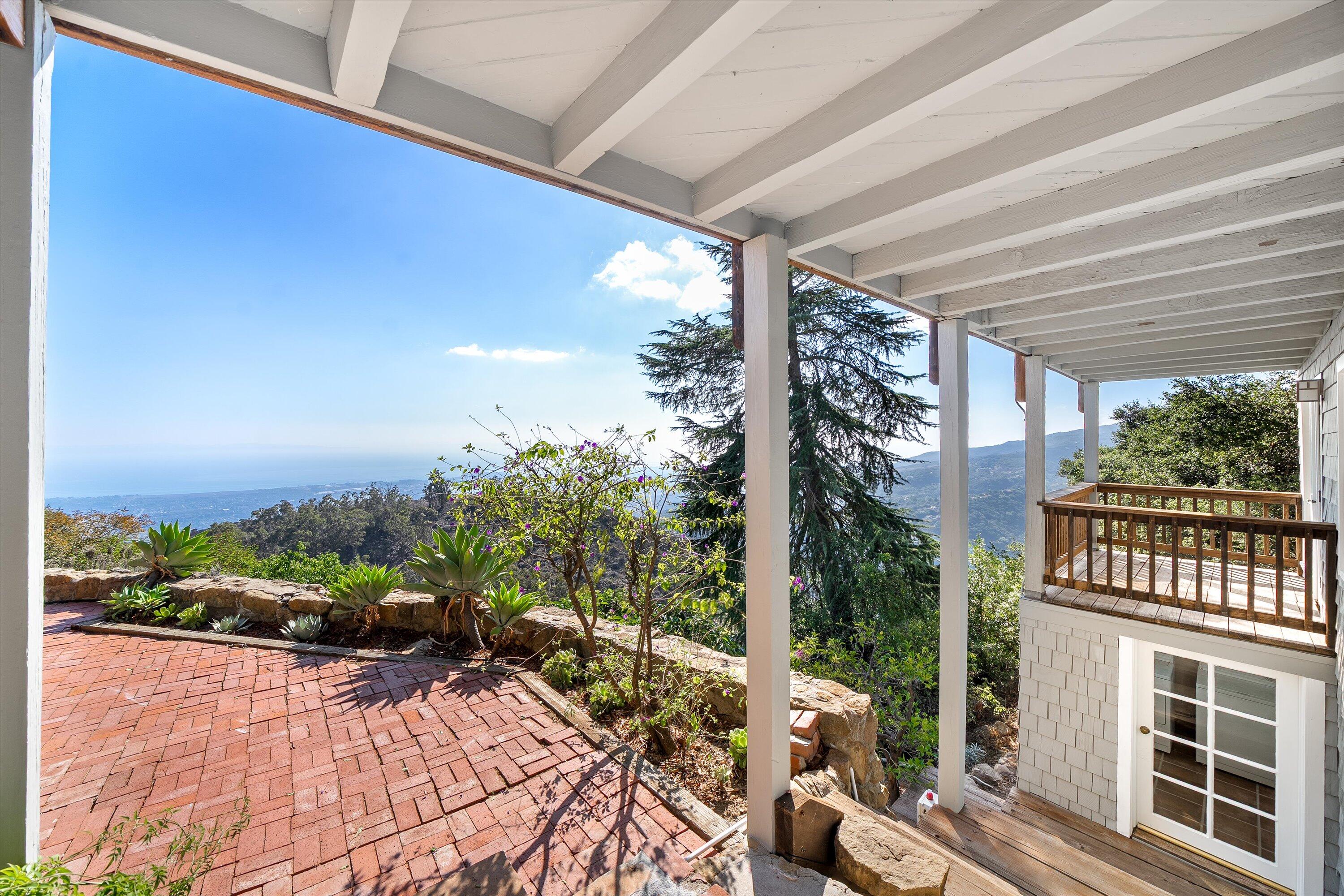 Santa Barbara, California 93105, United States, 3 Bedrooms Bedrooms, ,2 BathroomsBathrooms,Residential,Active,220421