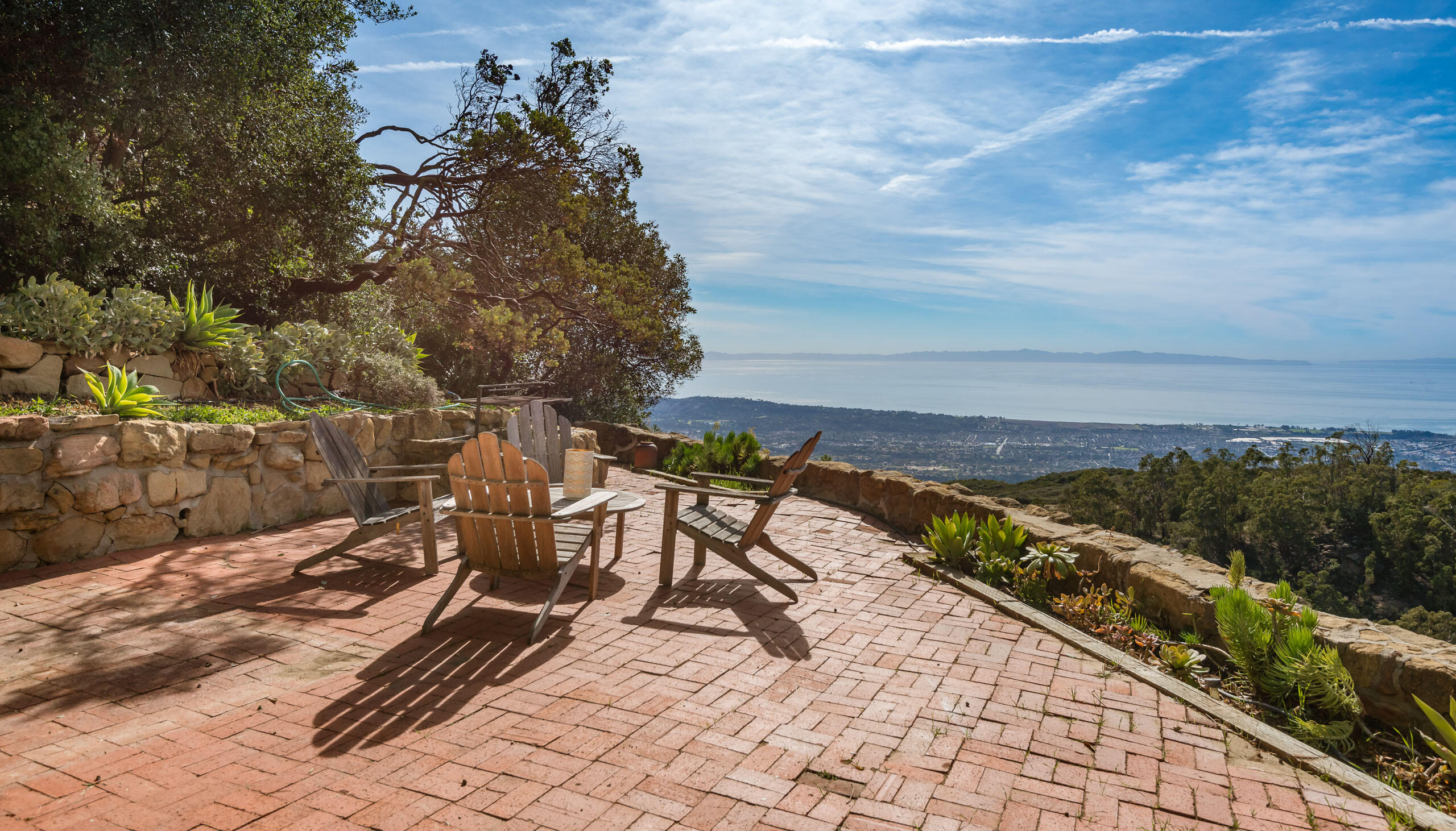 Santa Barbara, California 93105, United States, 3 Bedrooms Bedrooms, ,2 BathroomsBathrooms,Residential,Active,220421