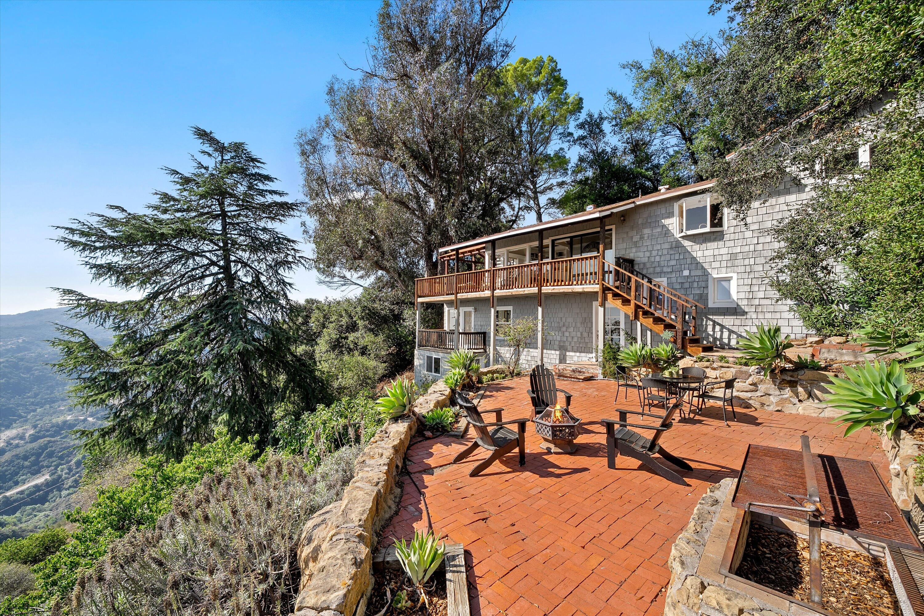 Santa Barbara, California 93105, United States, 3 Bedrooms Bedrooms, ,2 BathroomsBathrooms,Residential,Active,220421