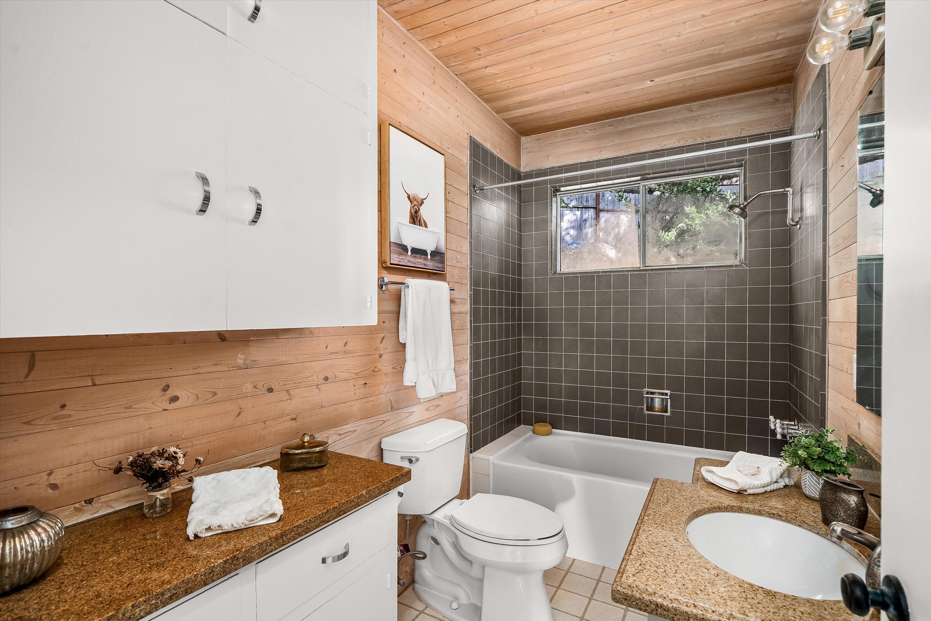 Santa Barbara, California 93105, United States, 3 Bedrooms Bedrooms, ,2 BathroomsBathrooms,Residential,Active,220421