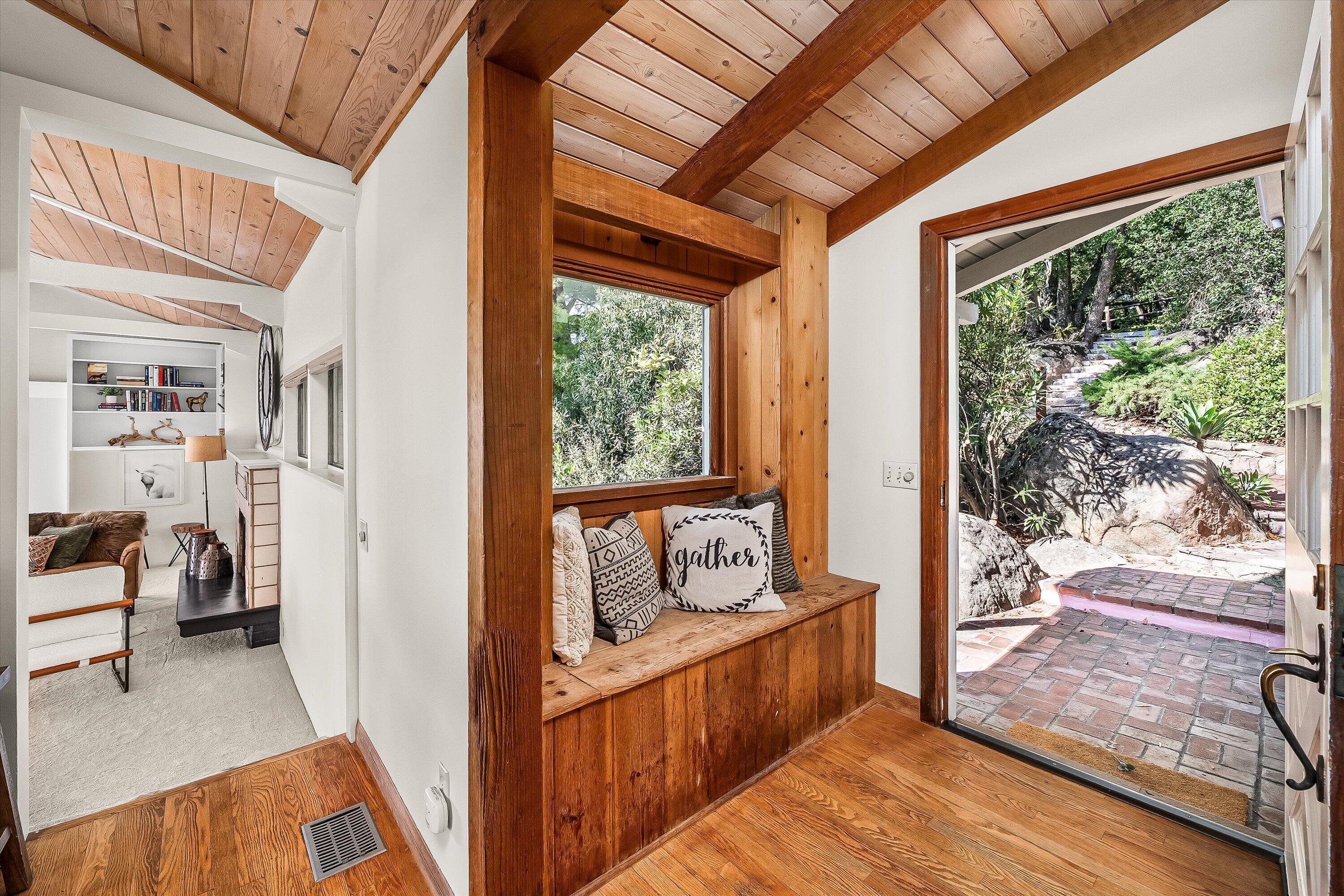 Santa Barbara, California 93105, United States, 3 Bedrooms Bedrooms, ,2 BathroomsBathrooms,Residential,Active,220421