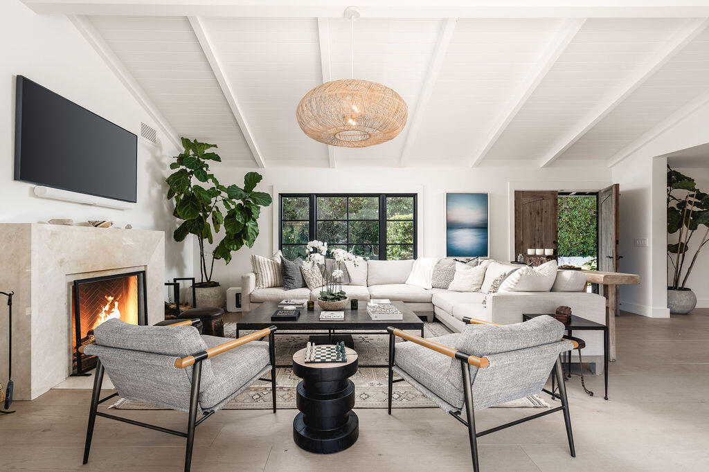 Santa Barbara, California 93108, United States, 4 Bedrooms Bedrooms, ,3 BathroomsBathrooms,Residential,Active,180856