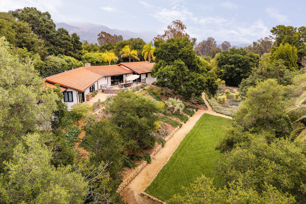 Santa Barbara, California 93108, United States, 4 Bedrooms Bedrooms, ,3 BathroomsBathrooms,Residential,Active,180856