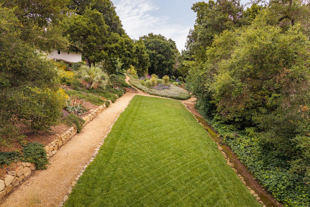 Santa Barbara, California 93108, United States, 4 Bedrooms Bedrooms, ,3 BathroomsBathrooms,Residential,Active,180856