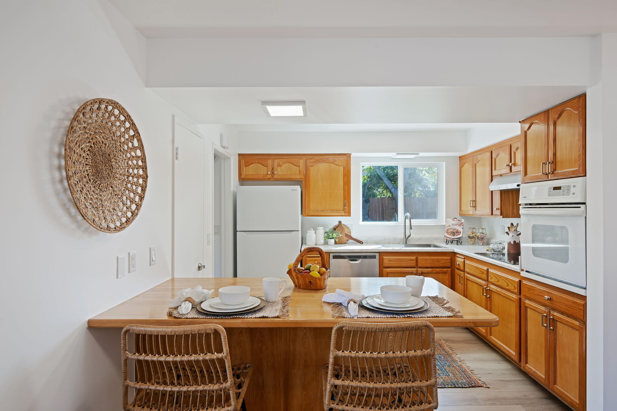 Goleta, California 93117, United States, 5 Bedrooms Bedrooms, ,3 BathroomsBathrooms,Residential,Pending,77232