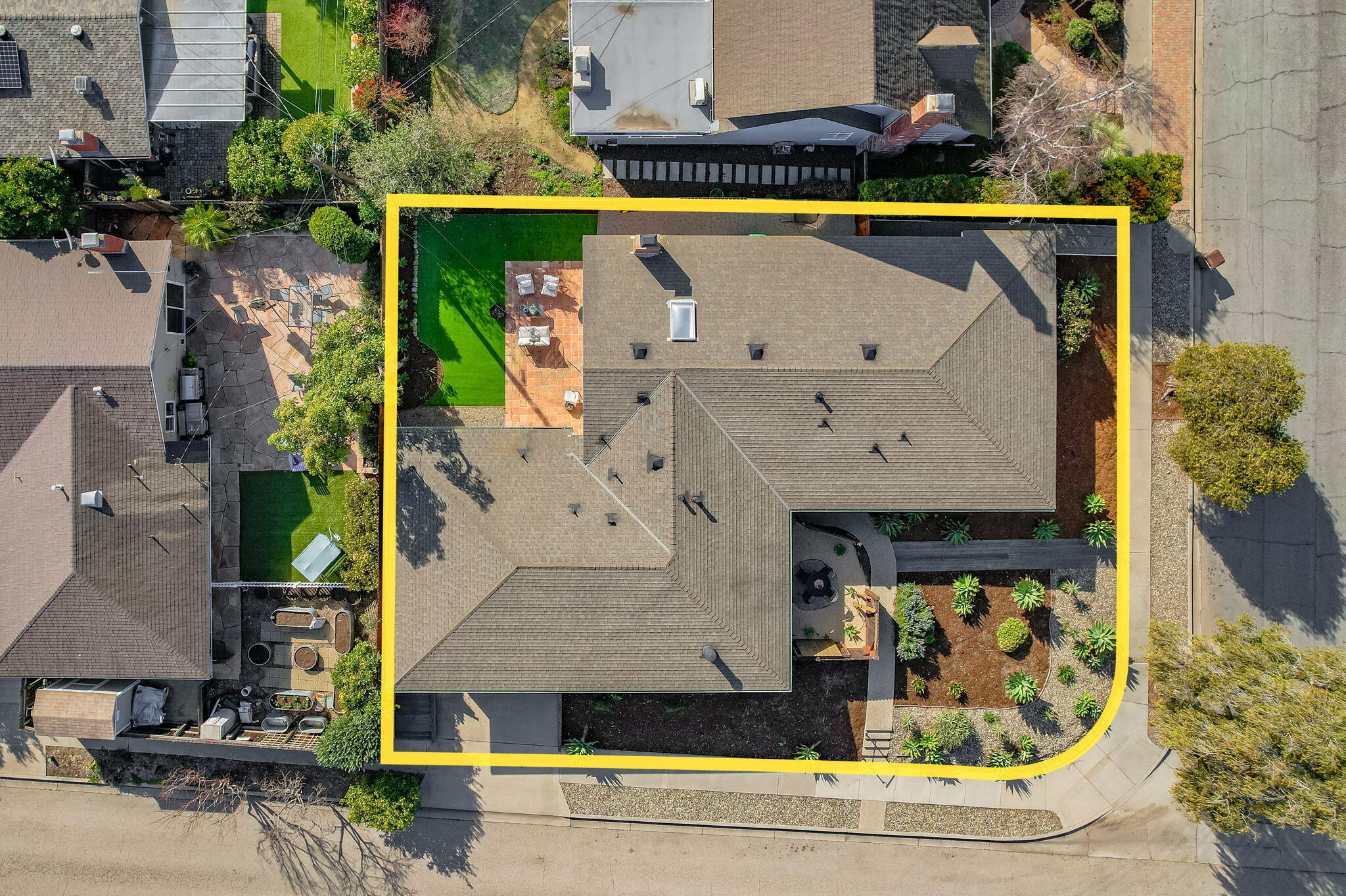 Goleta, California 93117, United States, 5 Bedrooms Bedrooms, ,3 BathroomsBathrooms,Residential,Pending,77232