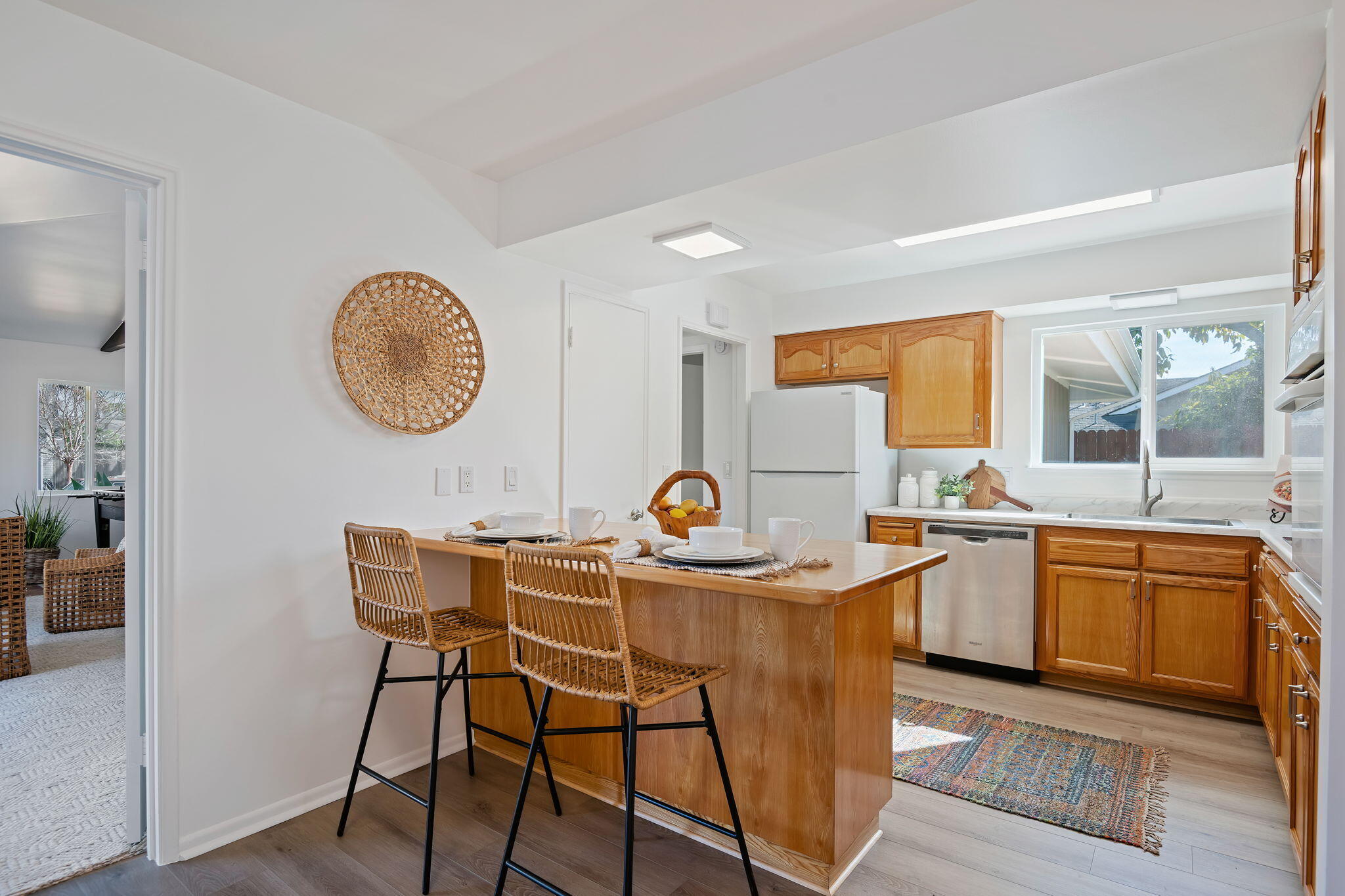 Goleta, California 93117, United States, 5 Bedrooms Bedrooms, ,3 BathroomsBathrooms,Residential,Pending,77232