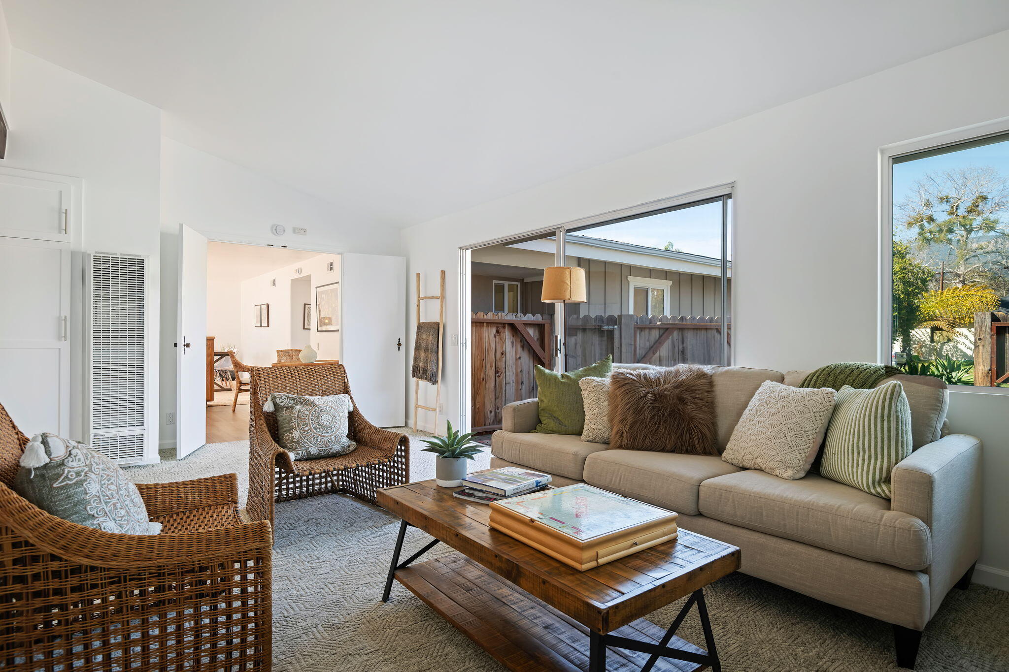 Goleta, California 93117, United States, 5 Bedrooms Bedrooms, ,3 BathroomsBathrooms,Residential,Pending,77232