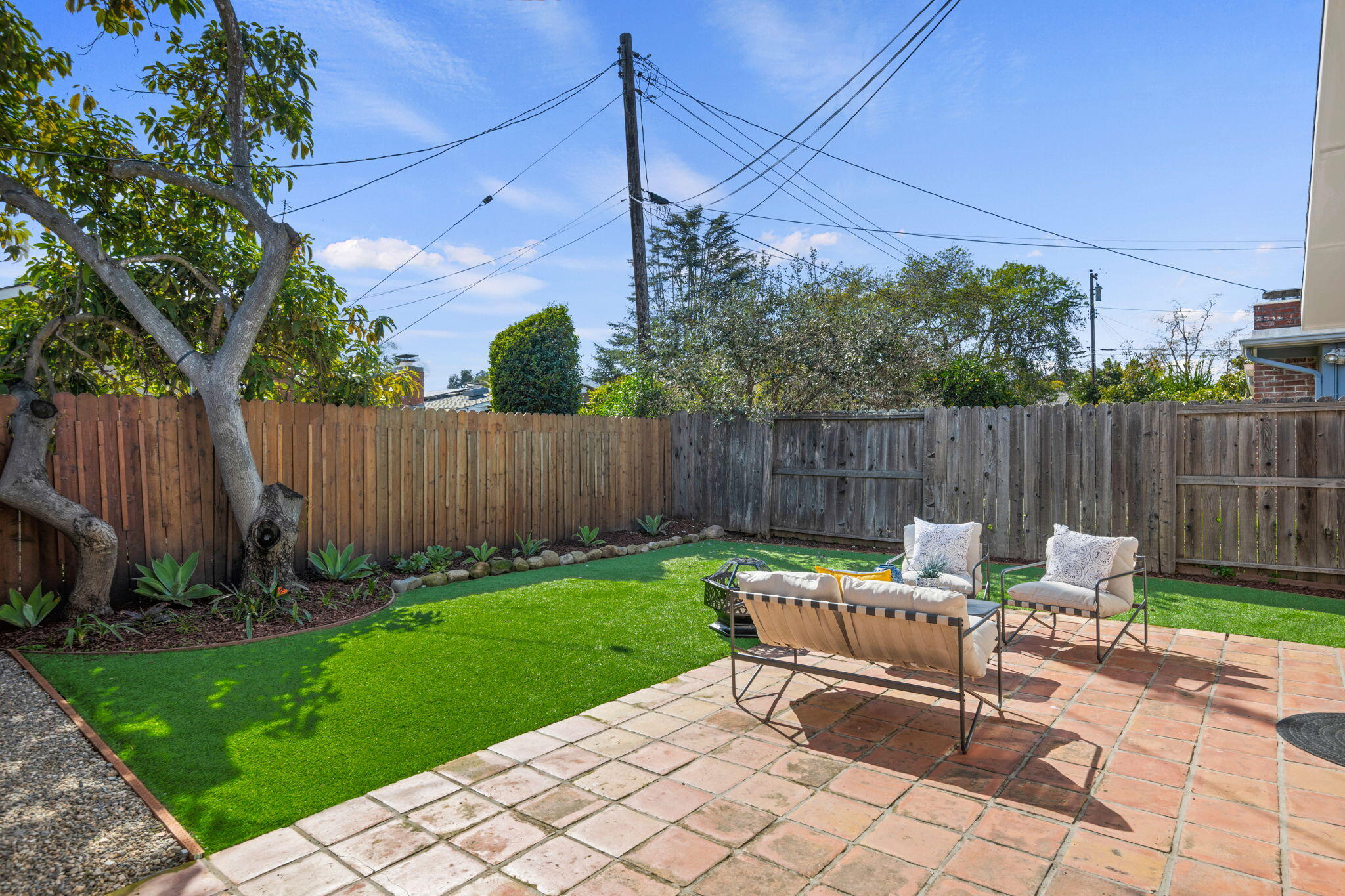 Goleta, California 93117, United States, 5 Bedrooms Bedrooms, ,3 BathroomsBathrooms,Residential,Pending,77232