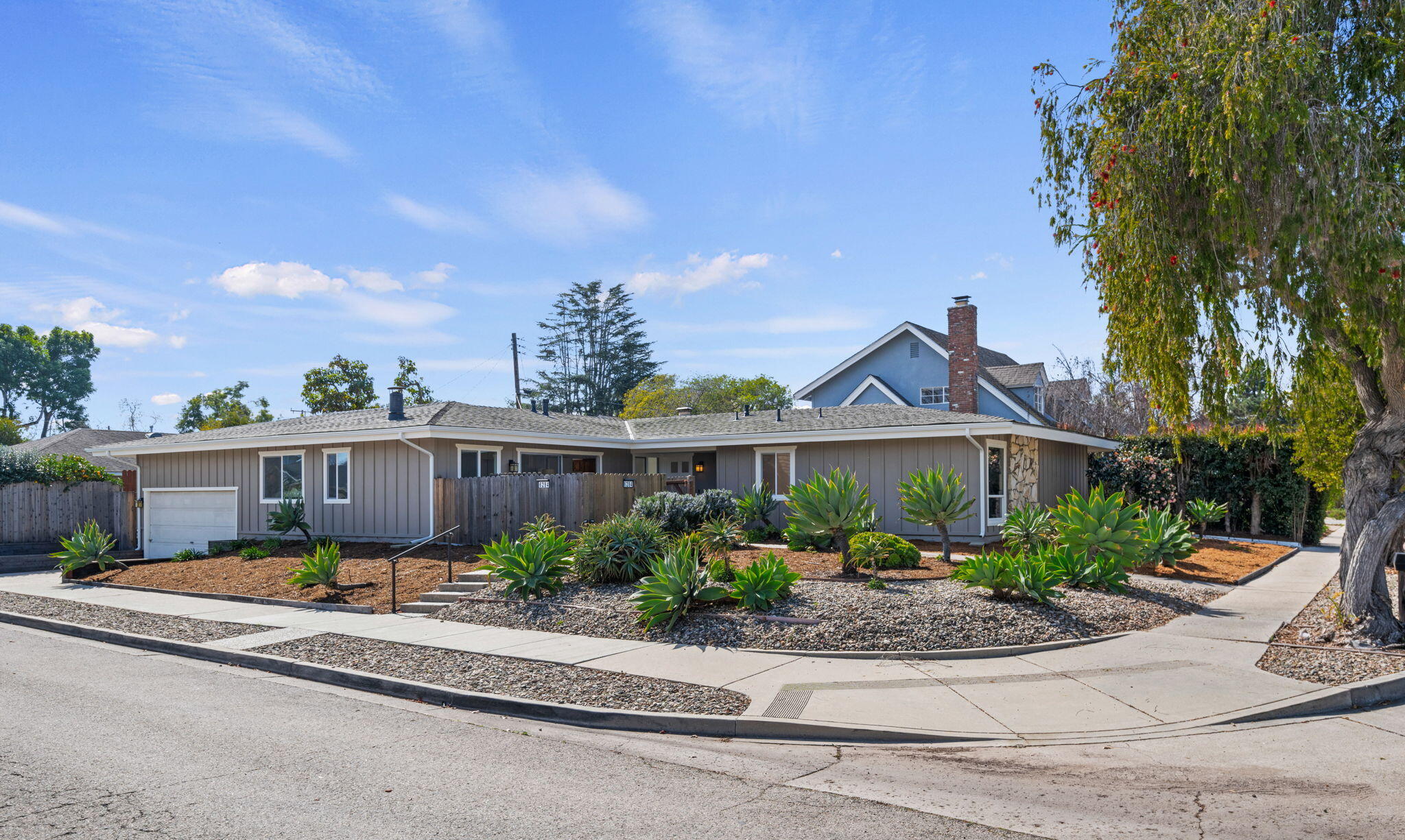 Goleta, California 93117, United States, 5 Bedrooms Bedrooms, ,3 BathroomsBathrooms,Residential,Pending,77232