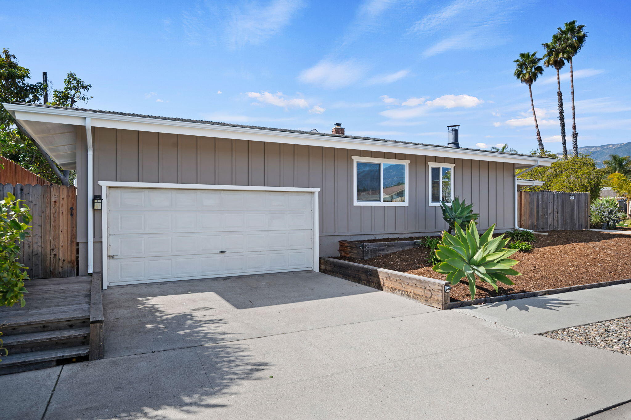 Goleta, California 93117, United States, 5 Bedrooms Bedrooms, ,3 BathroomsBathrooms,Residential,Pending,77232