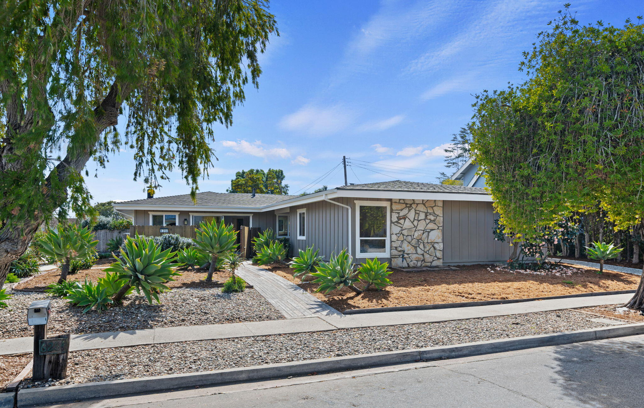 Goleta, California 93117, United States, 5 Bedrooms Bedrooms, ,3 BathroomsBathrooms,Residential,Pending,77232