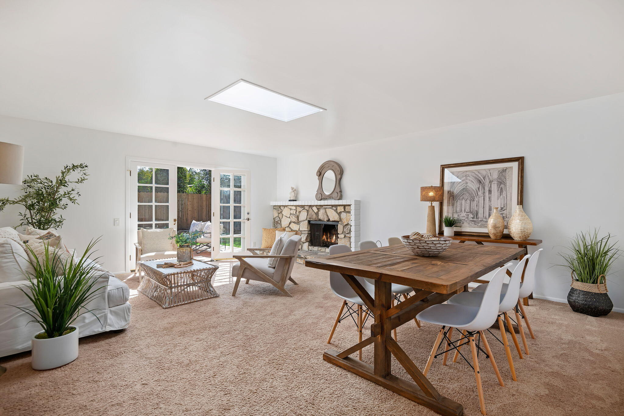 Goleta, California 93117, United States, 5 Bedrooms Bedrooms, ,3 BathroomsBathrooms,Residential,Pending,77232