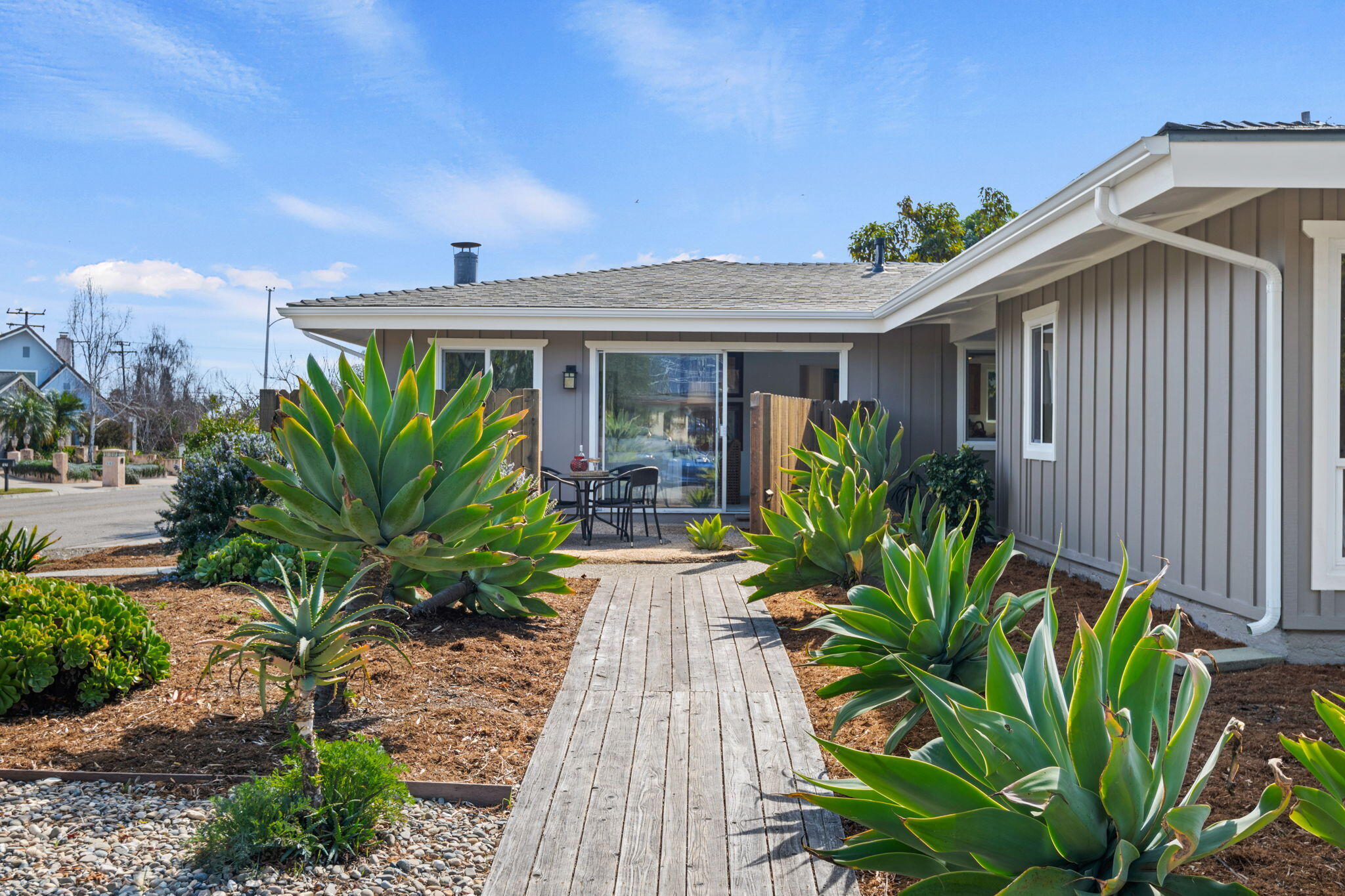 Goleta, California 93117, United States, 5 Bedrooms Bedrooms, ,3 BathroomsBathrooms,Residential,Pending,77232