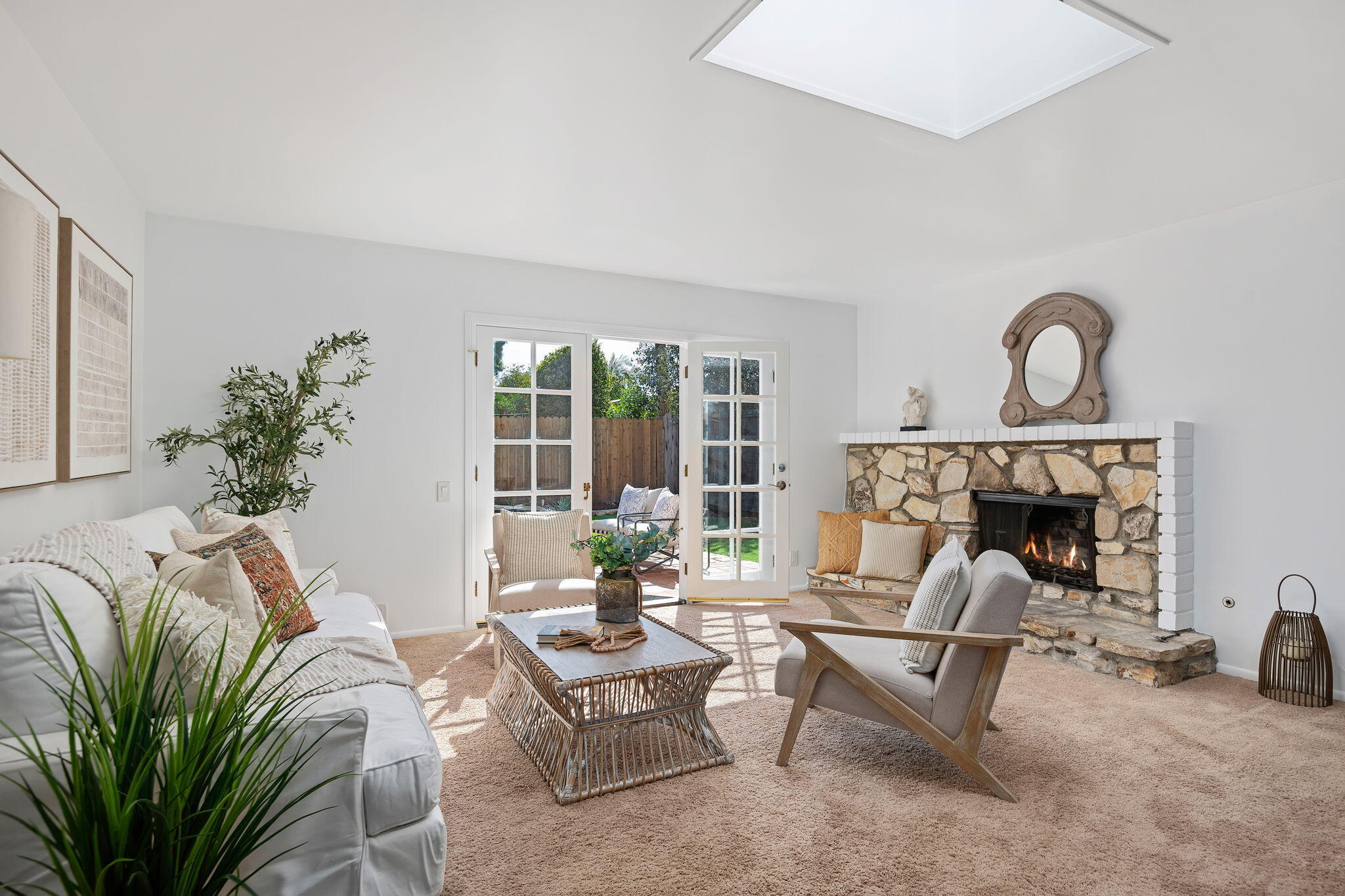 Goleta, California 93117, United States, 5 Bedrooms Bedrooms, ,3 BathroomsBathrooms,Residential,Pending,77232