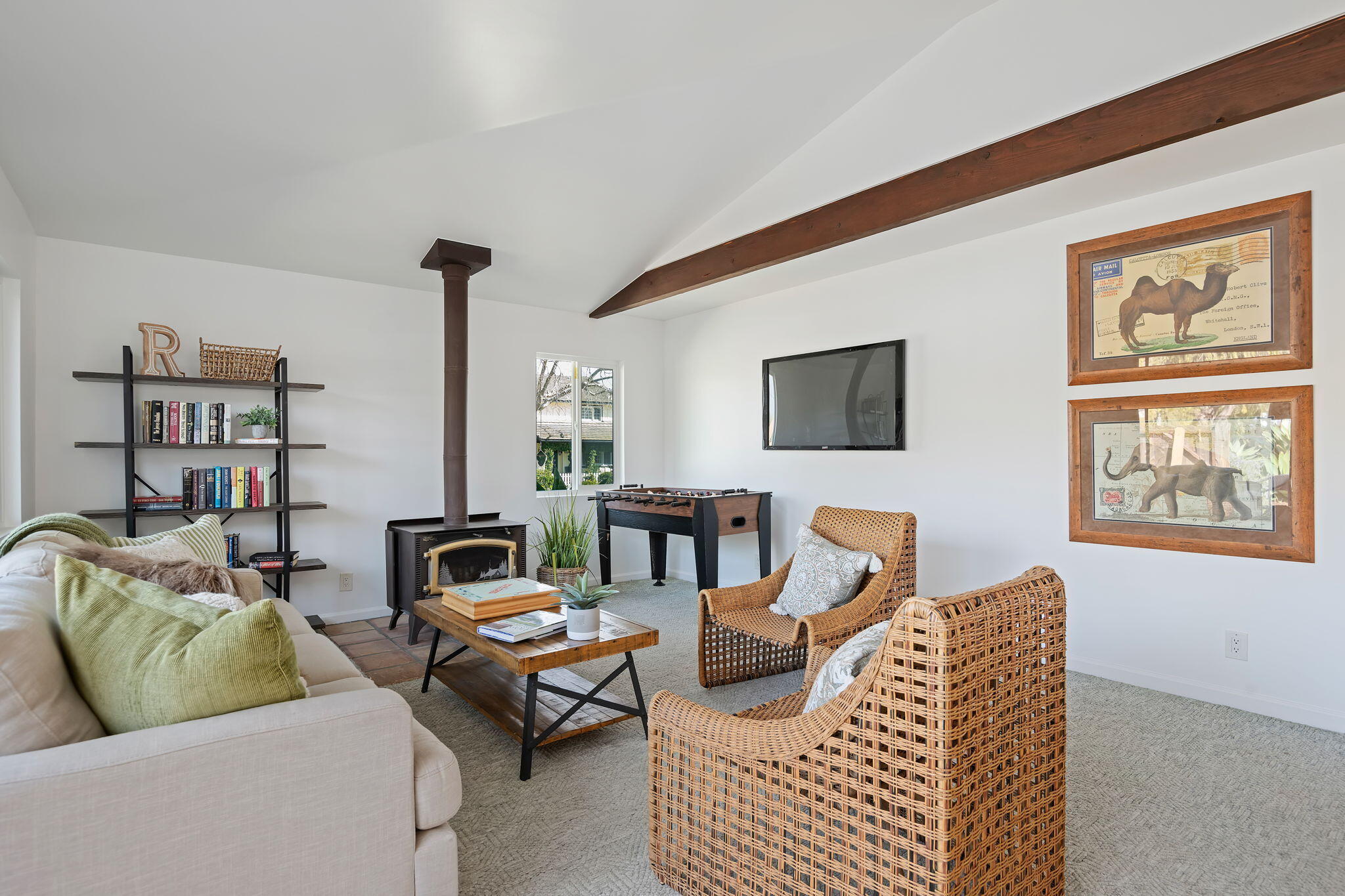 Goleta, California 93117, United States, 5 Bedrooms Bedrooms, ,3 BathroomsBathrooms,Residential,Pending,77232