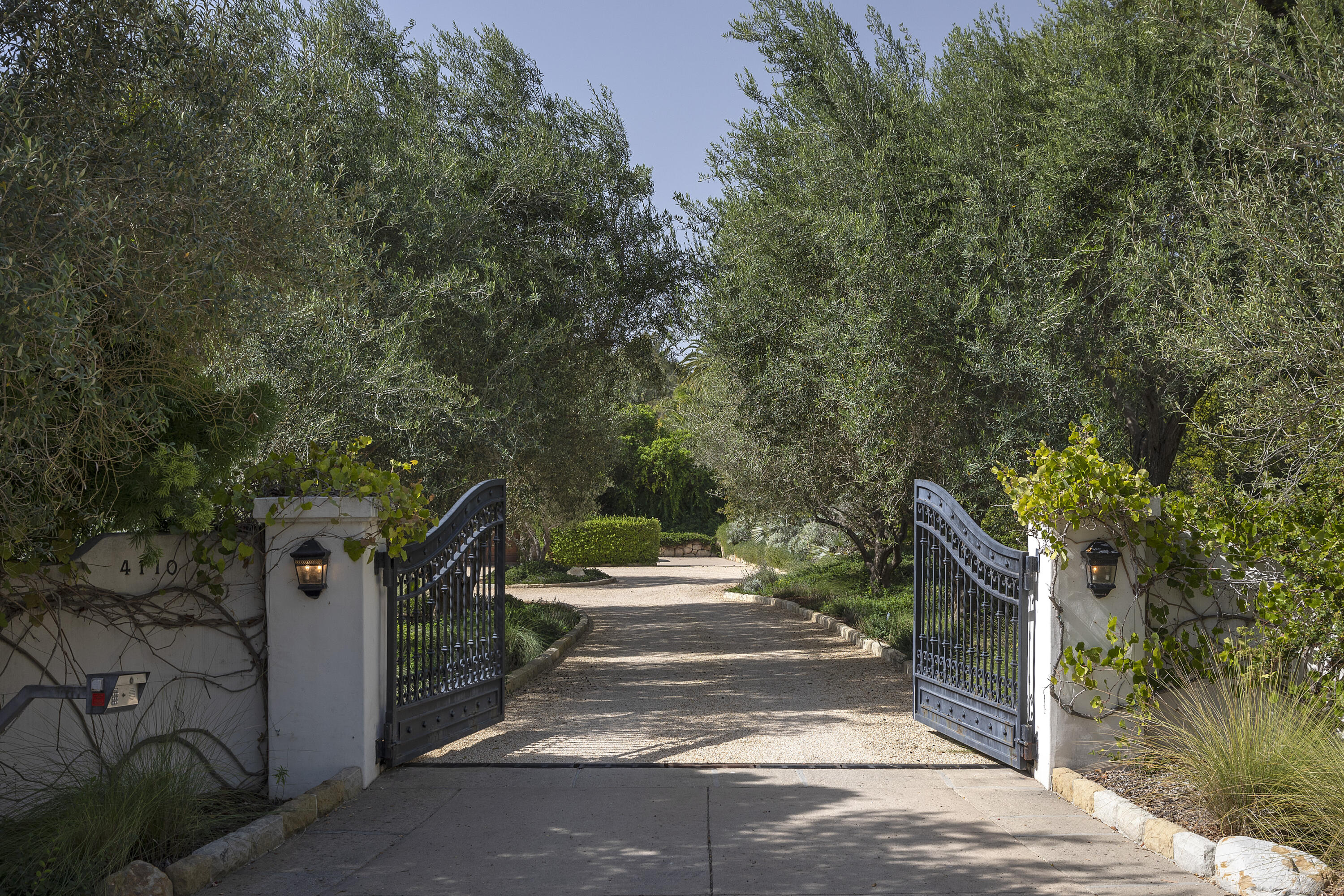 Santa Barbara, California 93110, United States, 4 Bedrooms Bedrooms, ,4 BathroomsBathrooms,Residential,Active,172908