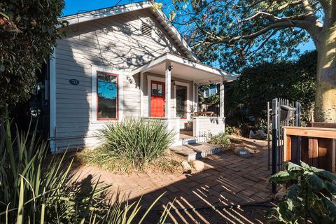 Photo of 712 Castillo Street, SANTA BARBARA, CA 93101 (MLS # 25-3990)