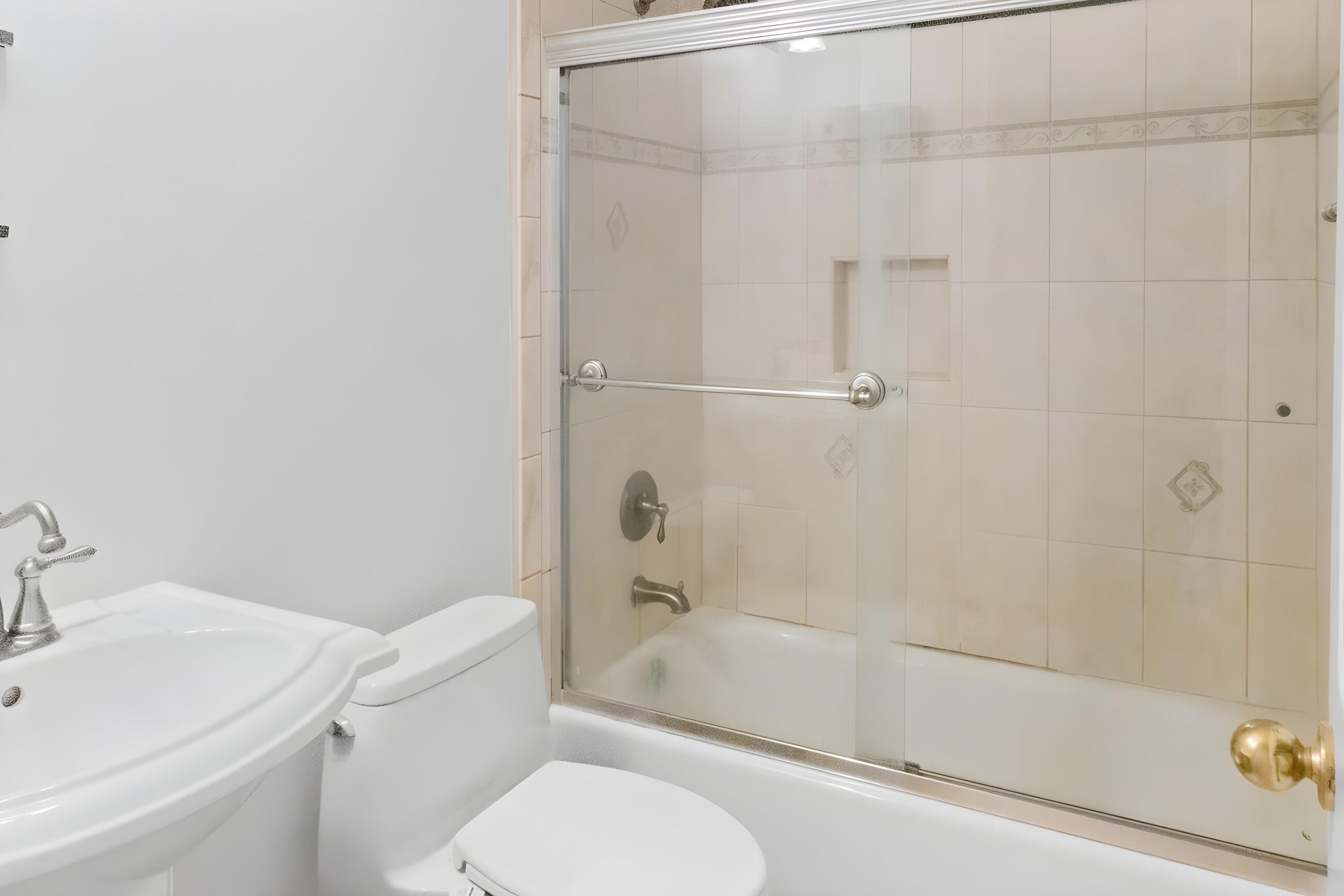 Out Of Area, California 93063, United States, 4 Bedrooms Bedrooms, ,3 BathroomsBathrooms,Residential,Pending,21271