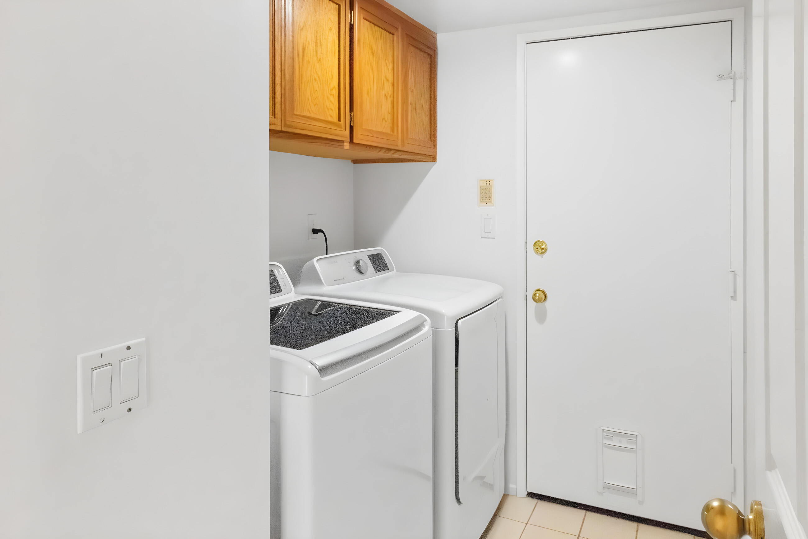 Out Of Area, California 93063, United States, 4 Bedrooms Bedrooms, ,3 BathroomsBathrooms,Residential,Pending,21271