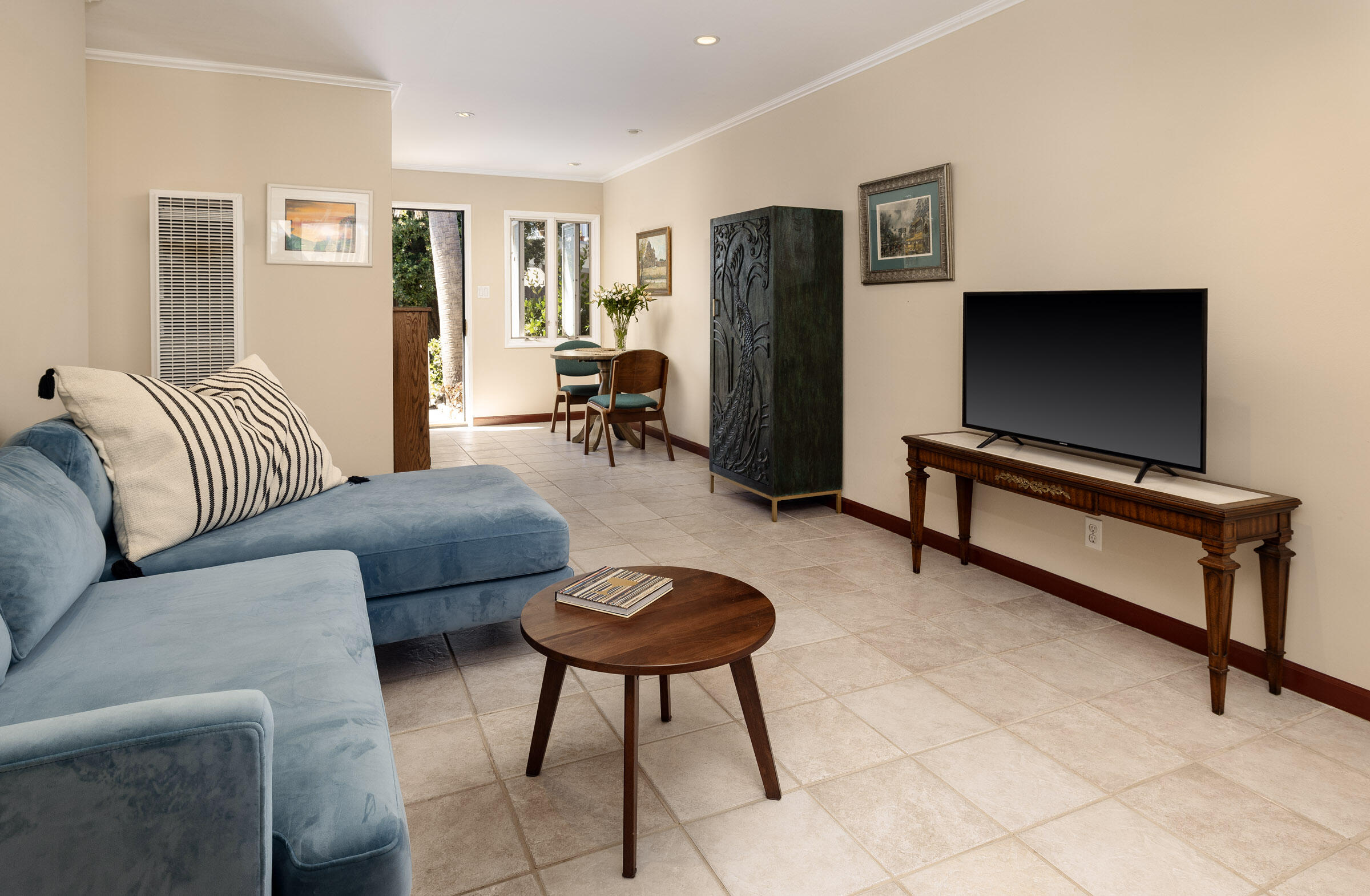 126 W Calle Crespis 6