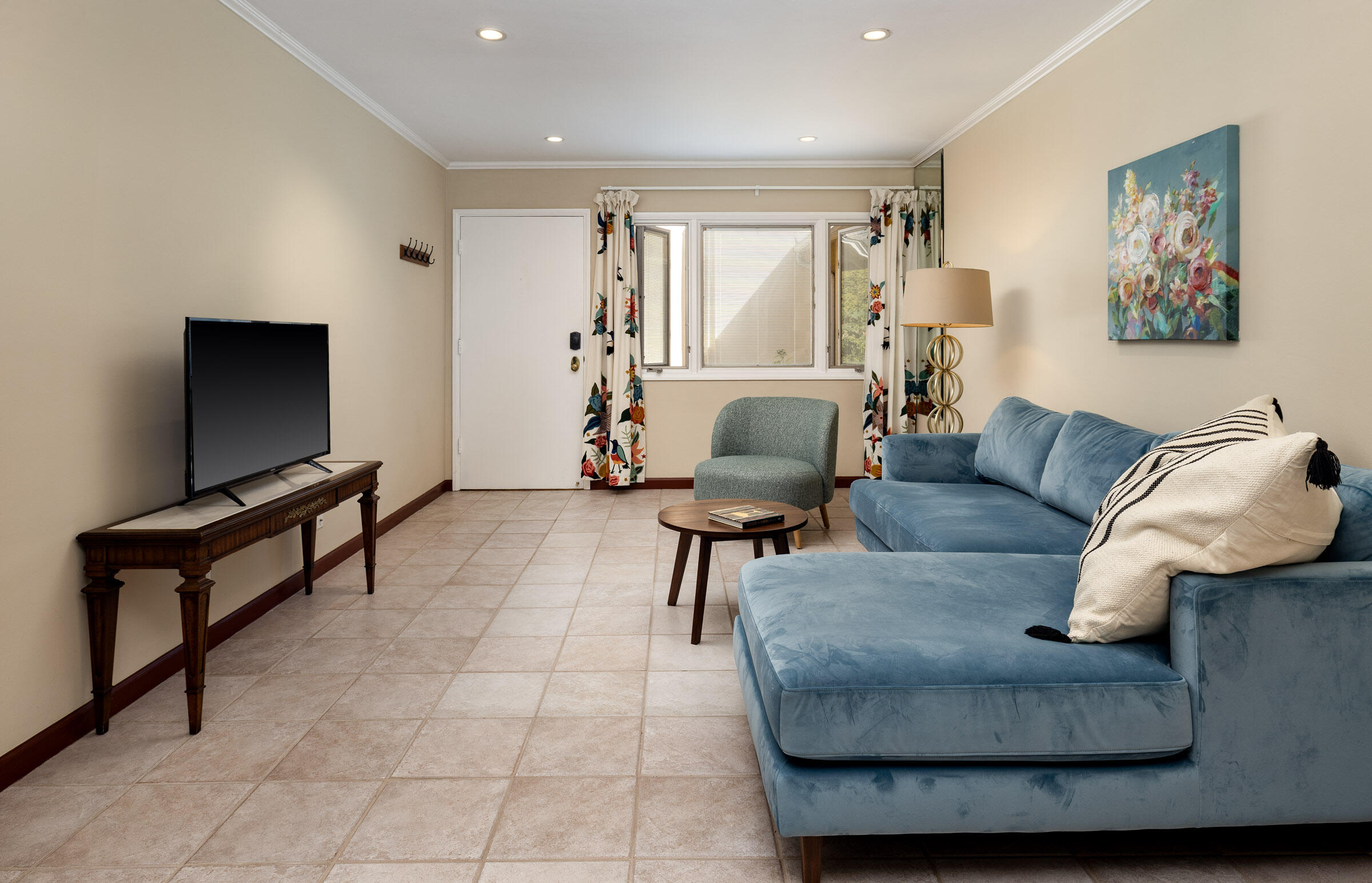 126 W Calle Crespis 6