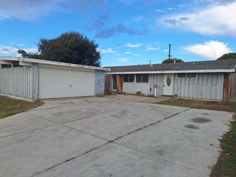 Photo of 424 N 2nd Street, LOMPOC, CA 93436 (MLS # 25-3927)