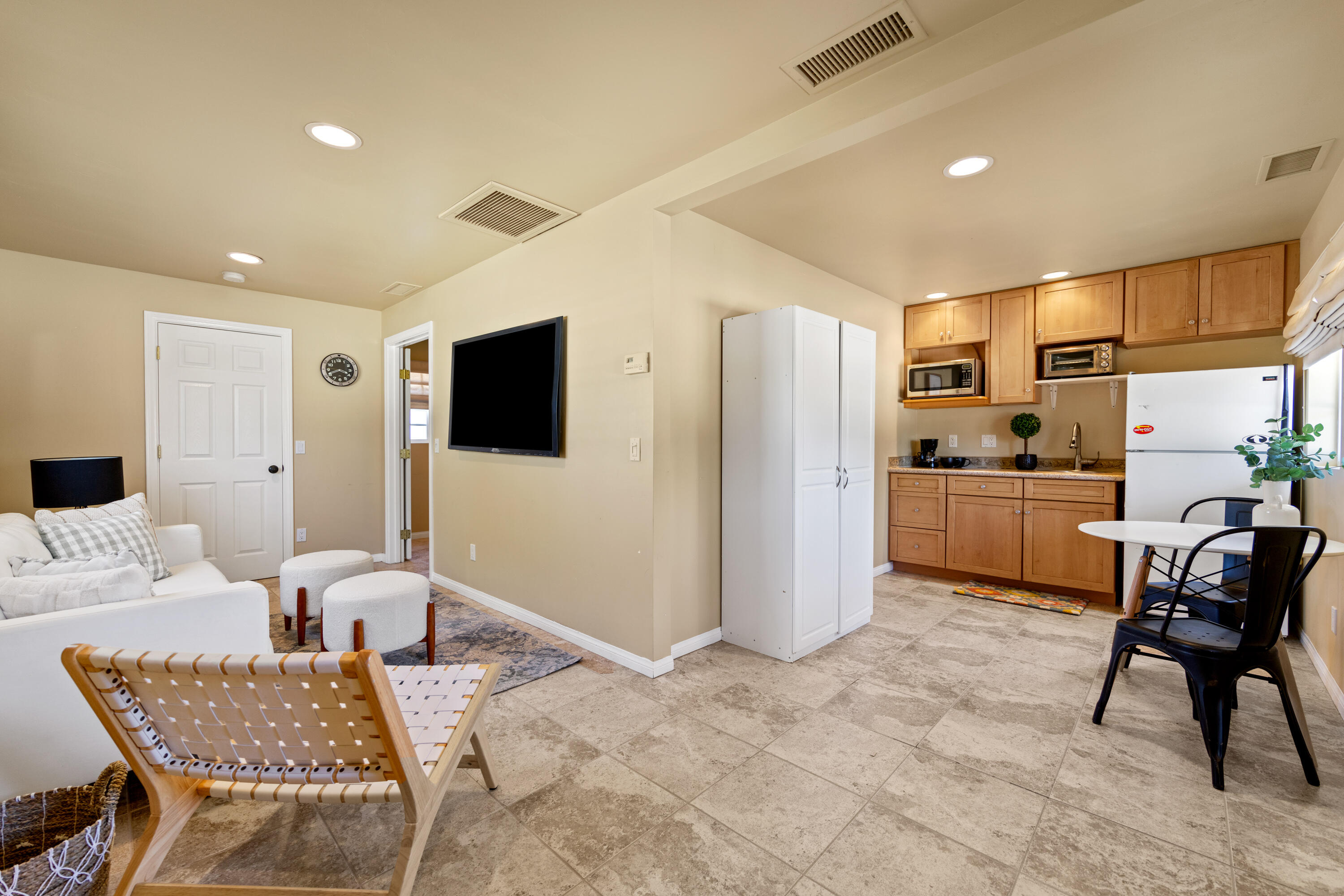 Santa Ynez, California 93460, United States, 4 Bedrooms Bedrooms, ,3 BathroomsBathrooms,Residential,Pending,38698