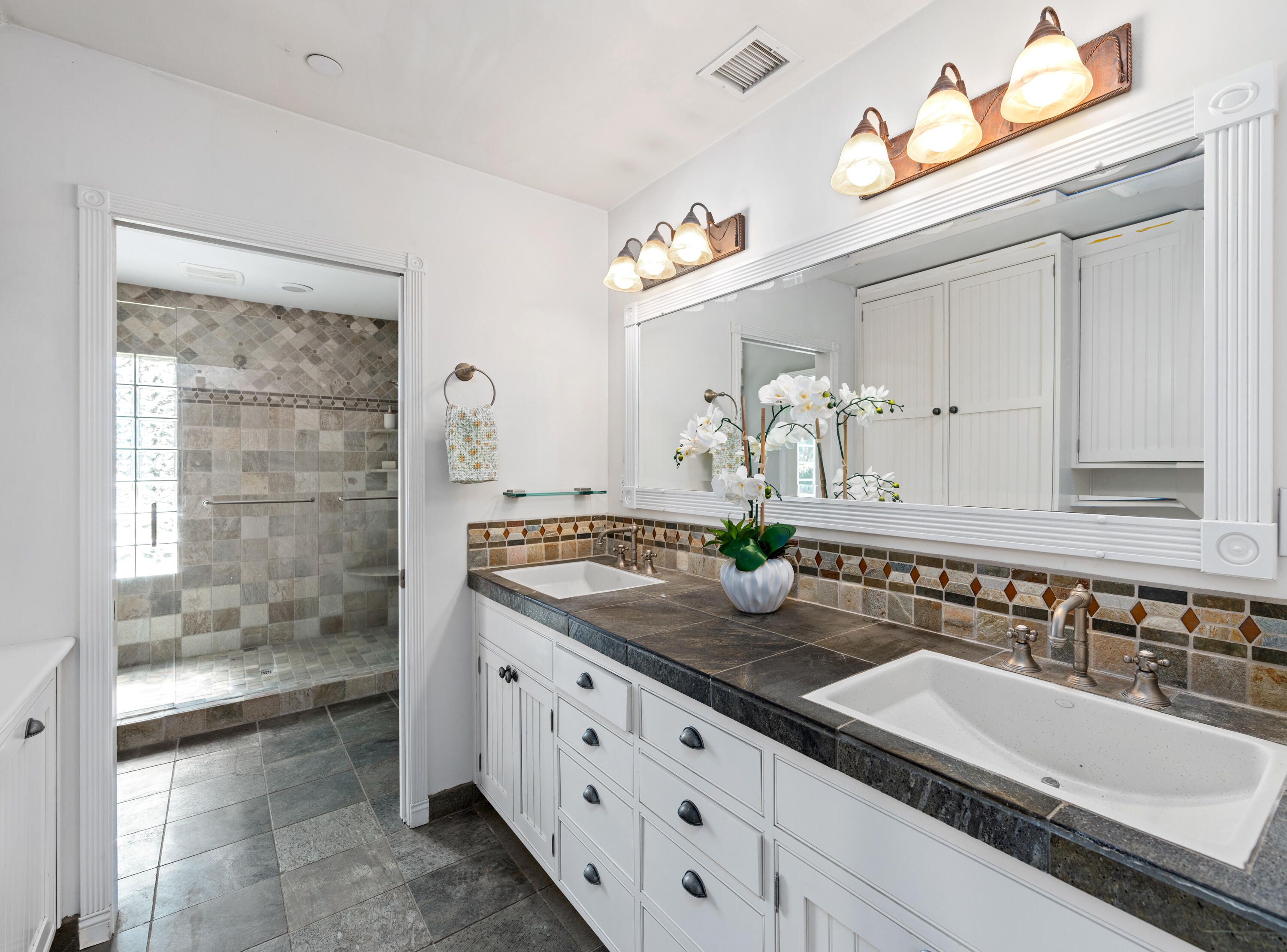 Santa Ynez, California 93460, United States, 4 Bedrooms Bedrooms, ,3 BathroomsBathrooms,Residential,Pending,38698