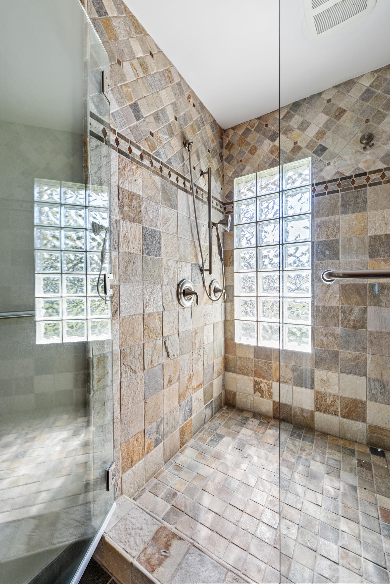 Santa Ynez, California 93460, United States, 4 Bedrooms Bedrooms, ,3 BathroomsBathrooms,Residential,Pending,38698