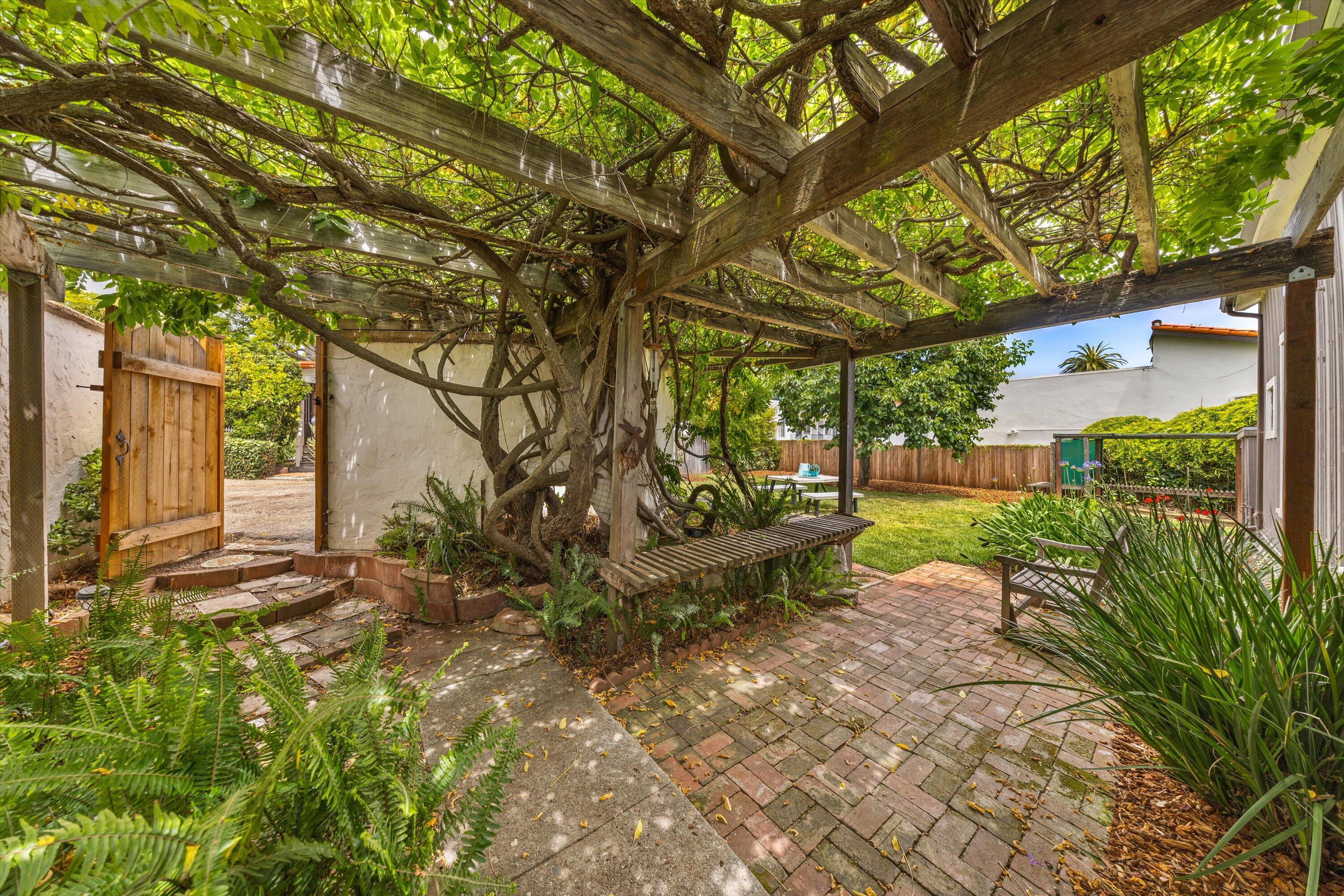 Santa Barbara, California 93101, United States, 3 Bedrooms Bedrooms, ,4 BathroomsBathrooms,Residential,Active,152919