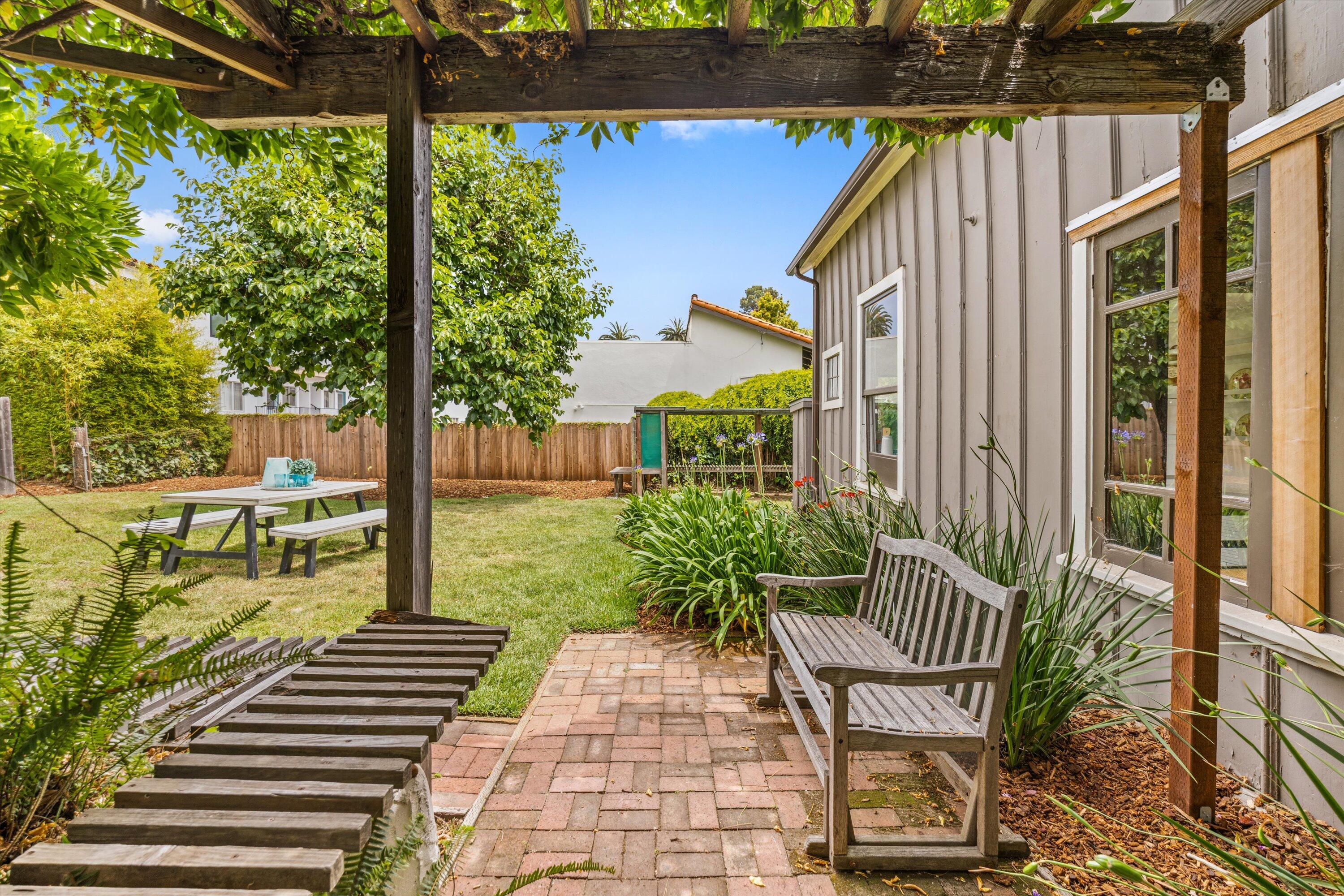 Santa Barbara, California 93101, United States, 3 Bedrooms Bedrooms, ,4 BathroomsBathrooms,Residential,Active,152919