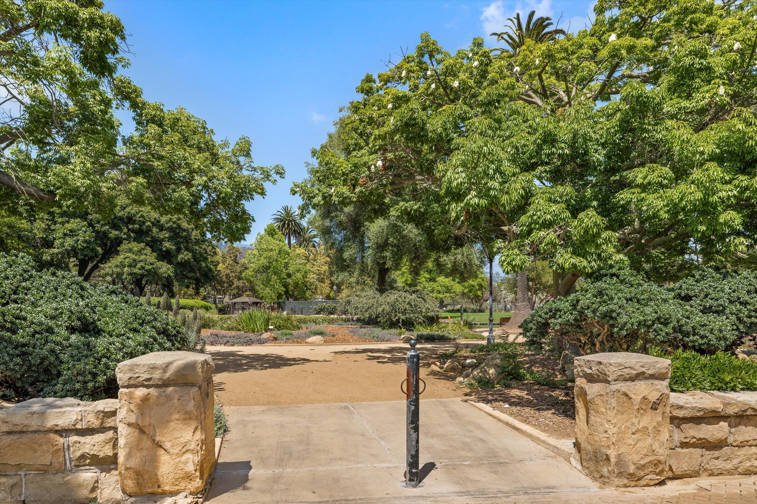 Santa Barbara, California 93101, United States, 3 Bedrooms Bedrooms, ,4 BathroomsBathrooms,Residential,Active,152919