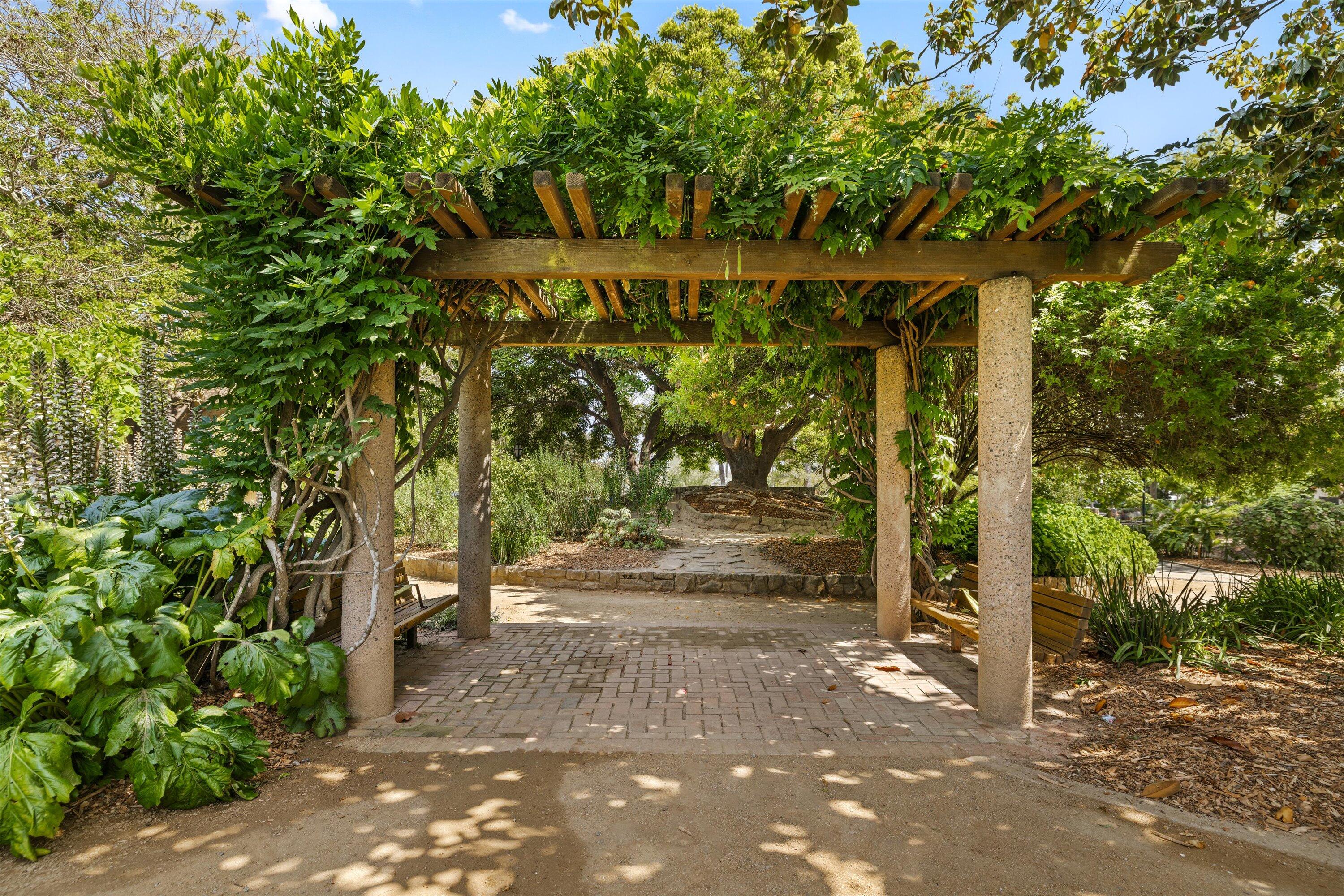 Santa Barbara, California 93101, United States, 3 Bedrooms Bedrooms, ,4 BathroomsBathrooms,Residential,Active,152919