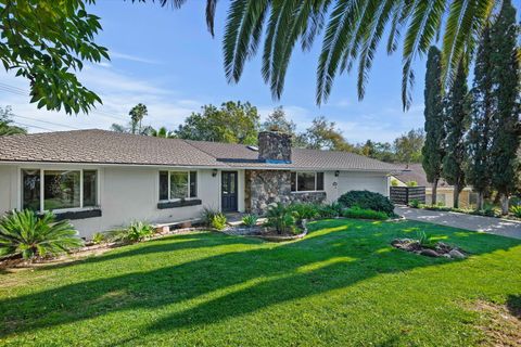 Photo of 918 Crestwood Drive, SANTA BARBARA, CA 93105 (MLS # 25-4408)