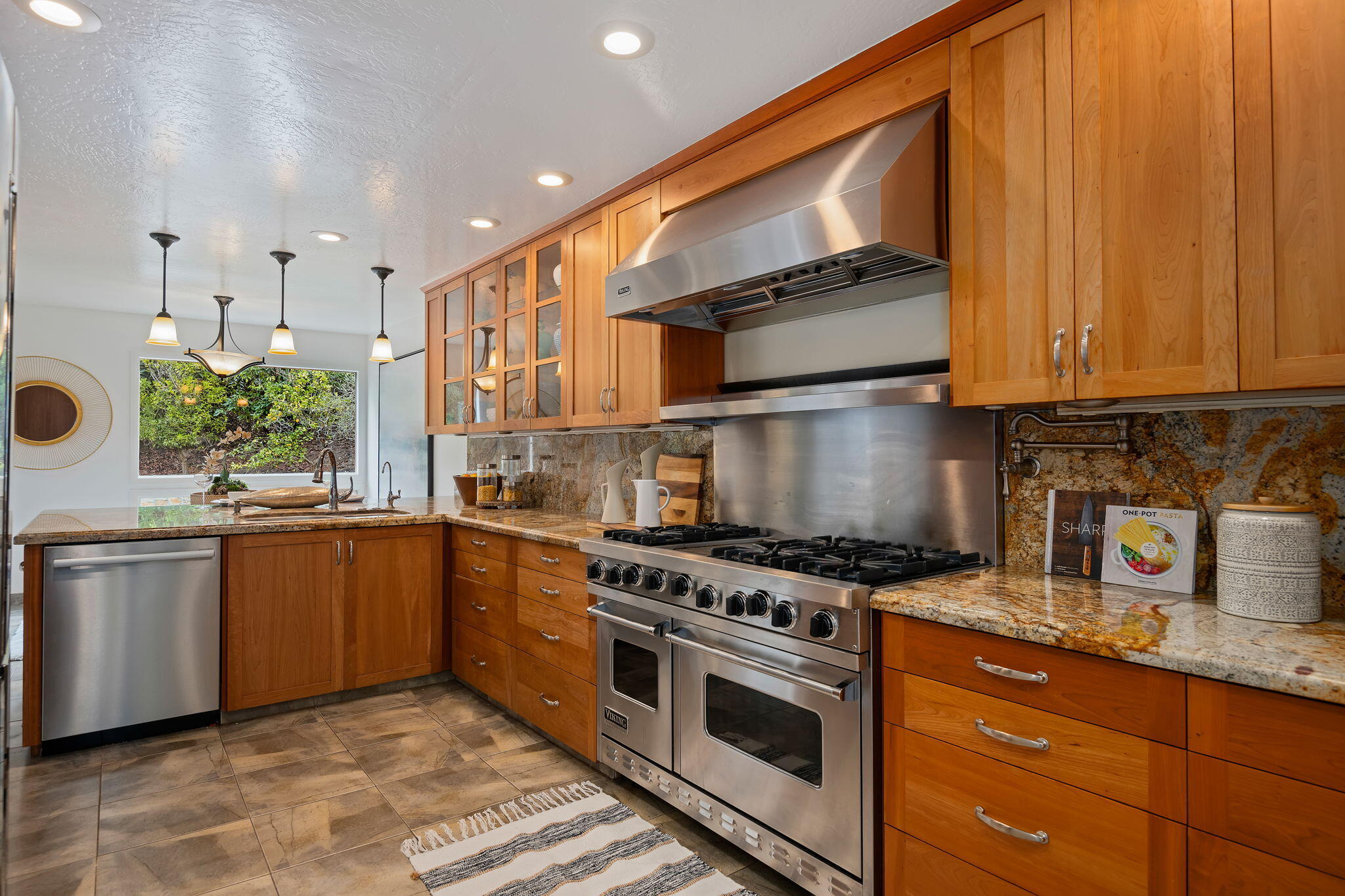 Santa Barbara, California 93103, United States, 4 Bedrooms Bedrooms, ,3 BathroomsBathrooms,Residential,Active,235464