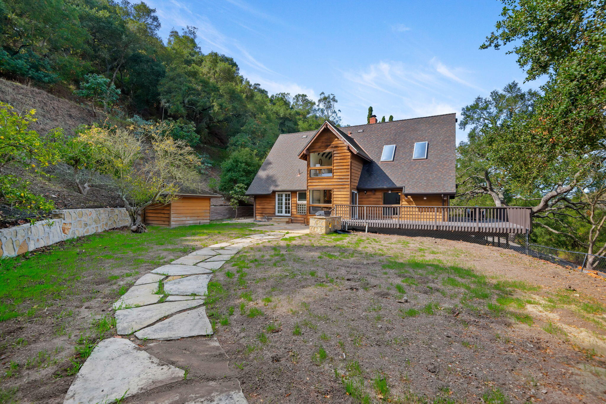 Santa Barbara, California 93103, United States, 4 Bedrooms Bedrooms, ,3 BathroomsBathrooms,Residential,Active,235464