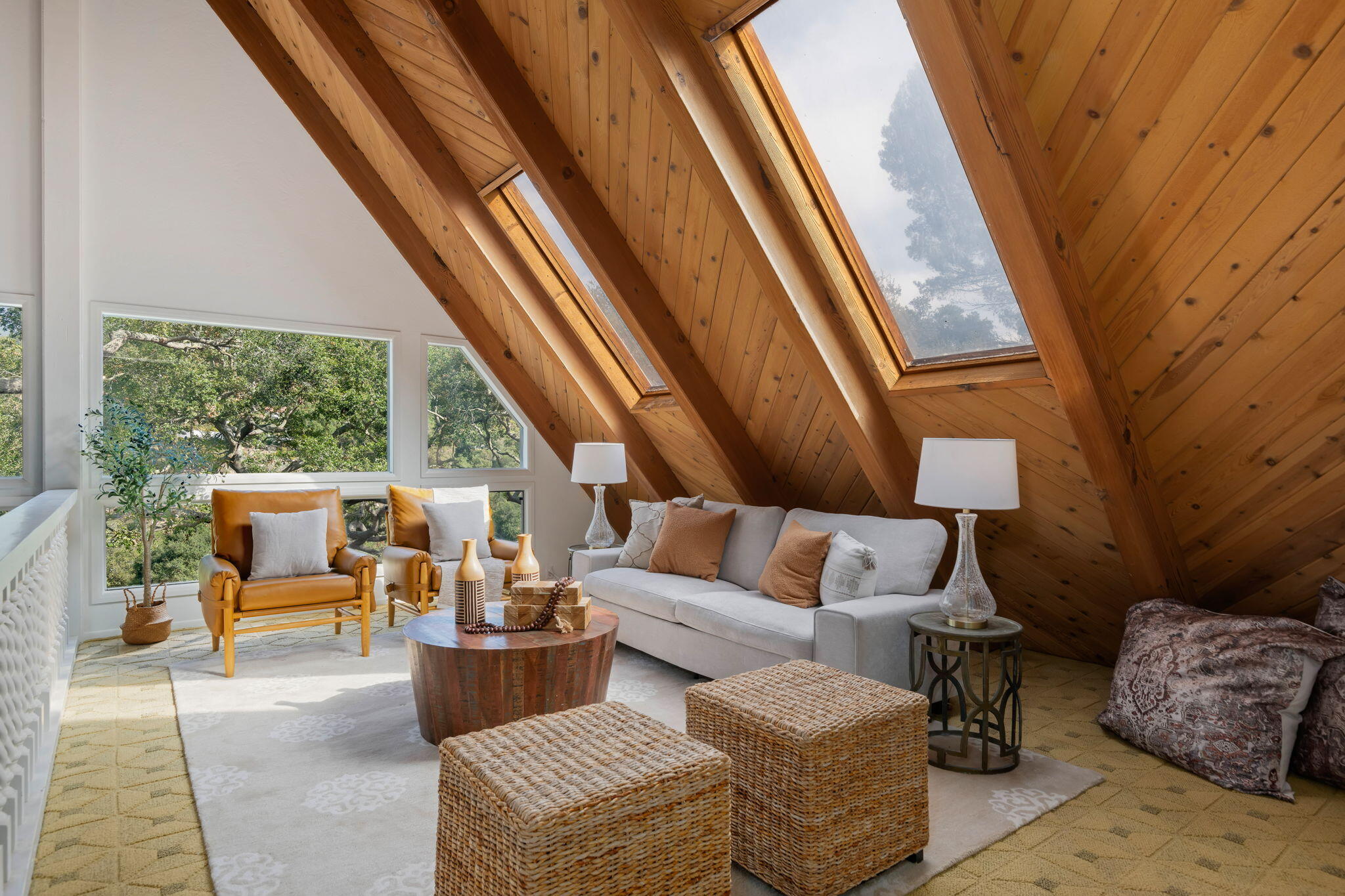 Santa Barbara, California 93103, United States, 4 Bedrooms Bedrooms, ,3 BathroomsBathrooms,Residential,Active,235464