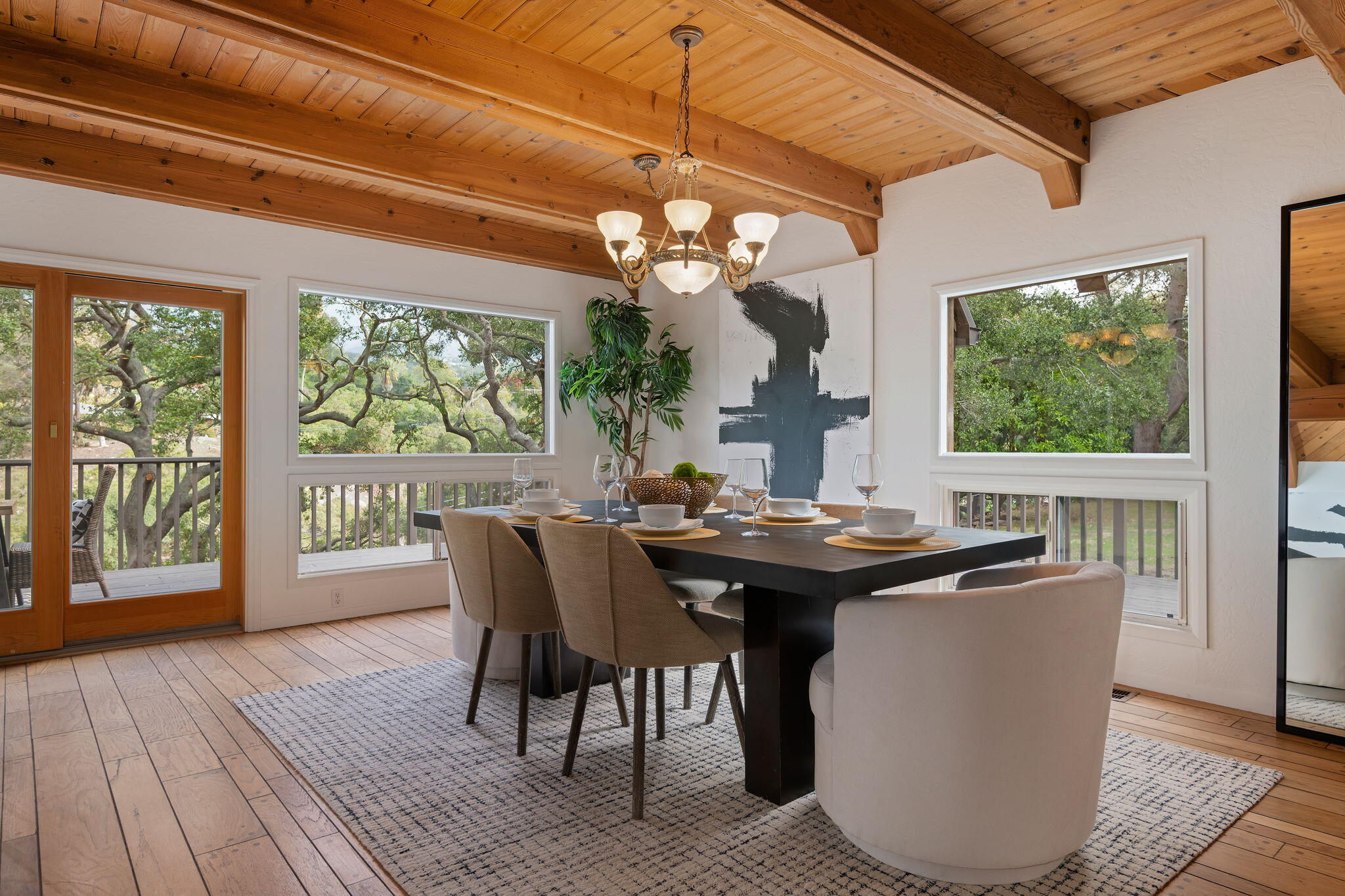 Santa Barbara, California 93103, United States, 4 Bedrooms Bedrooms, ,3 BathroomsBathrooms,Residential,Active,235464