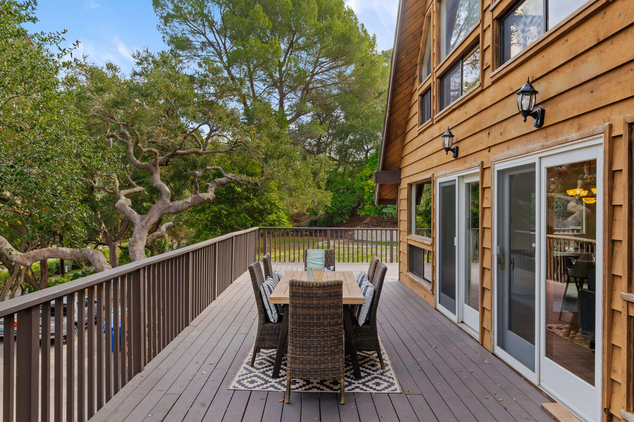 Santa Barbara, California 93103, United States, 4 Bedrooms Bedrooms, ,3 BathroomsBathrooms,Residential,Active,235464