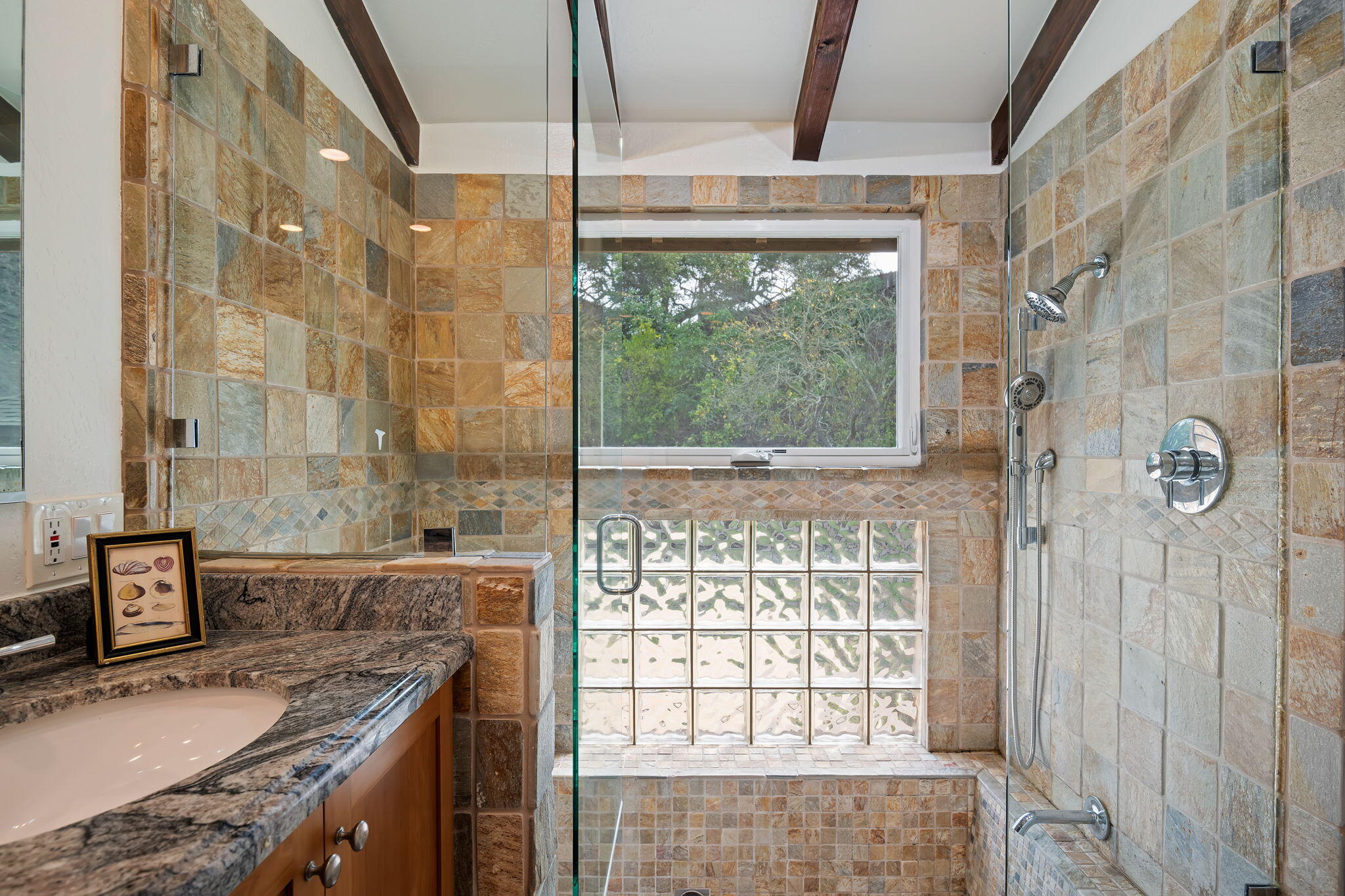 Santa Barbara, California 93103, United States, 4 Bedrooms Bedrooms, ,3 BathroomsBathrooms,Residential,Active,235464