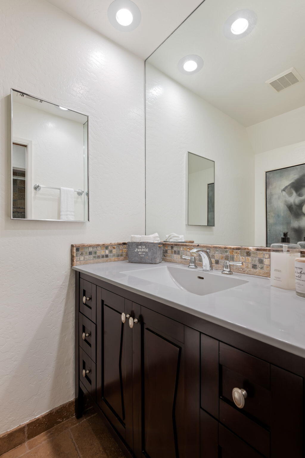 Santa Barbara, California 93103, United States, 4 Bedrooms Bedrooms, ,3 BathroomsBathrooms,Residential,Active,235464