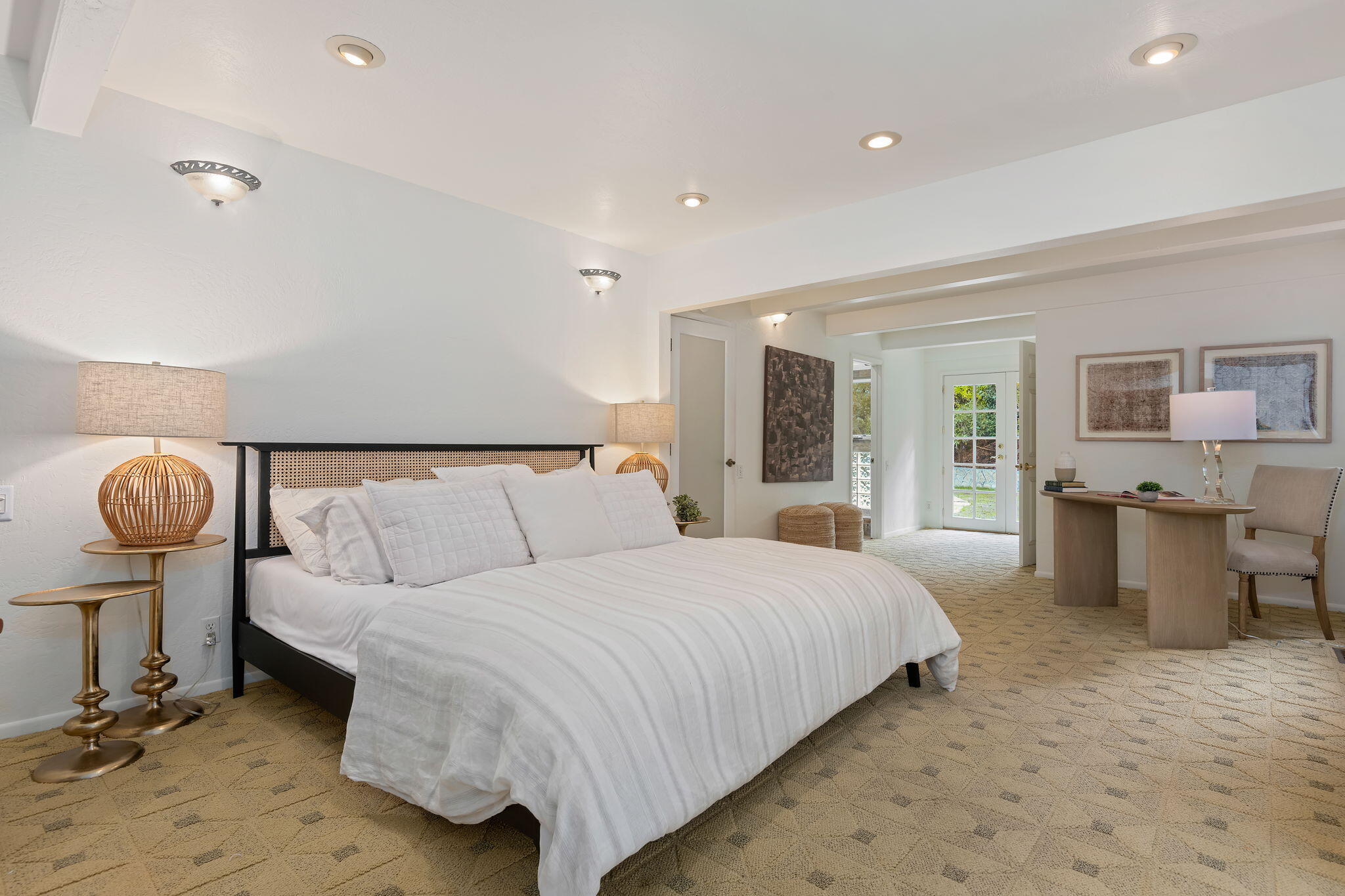 Santa Barbara, California 93103, United States, 4 Bedrooms Bedrooms, ,3 BathroomsBathrooms,Residential,Active,235464