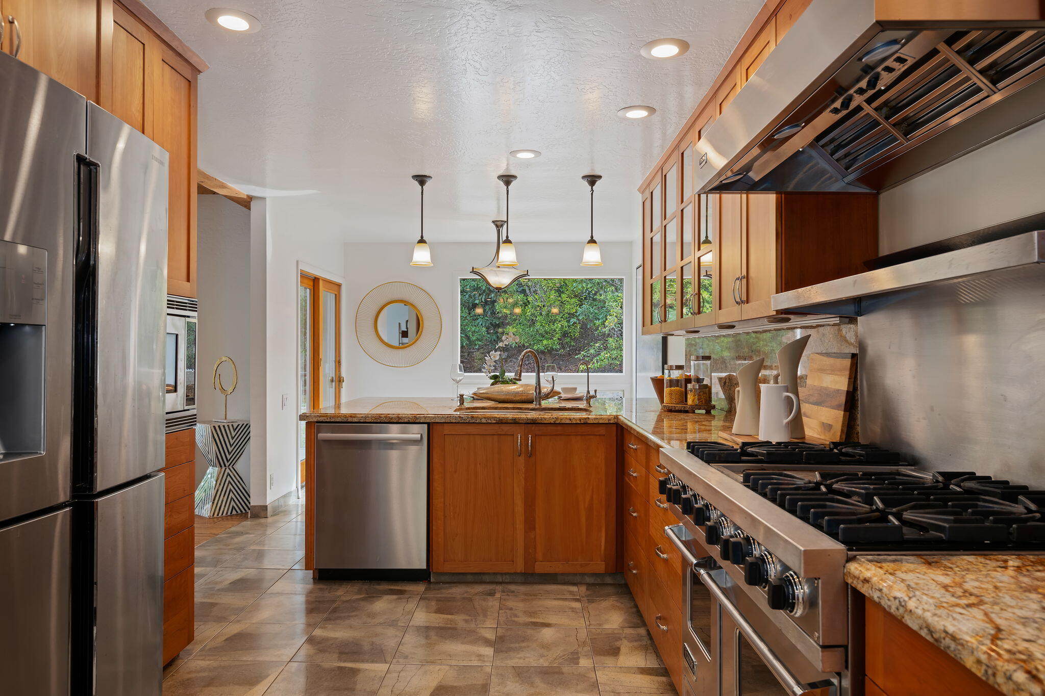 Santa Barbara, California 93103, United States, 4 Bedrooms Bedrooms, ,3 BathroomsBathrooms,Residential,Active,235464