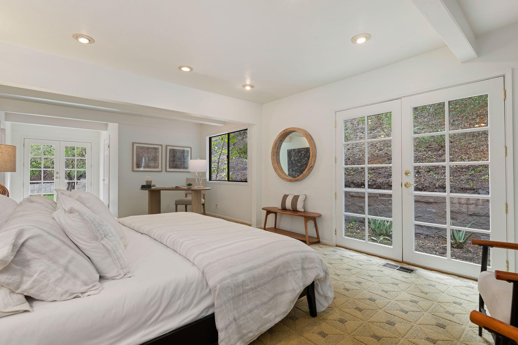 Santa Barbara, California 93103, United States, 4 Bedrooms Bedrooms, ,3 BathroomsBathrooms,Residential,Active,235464